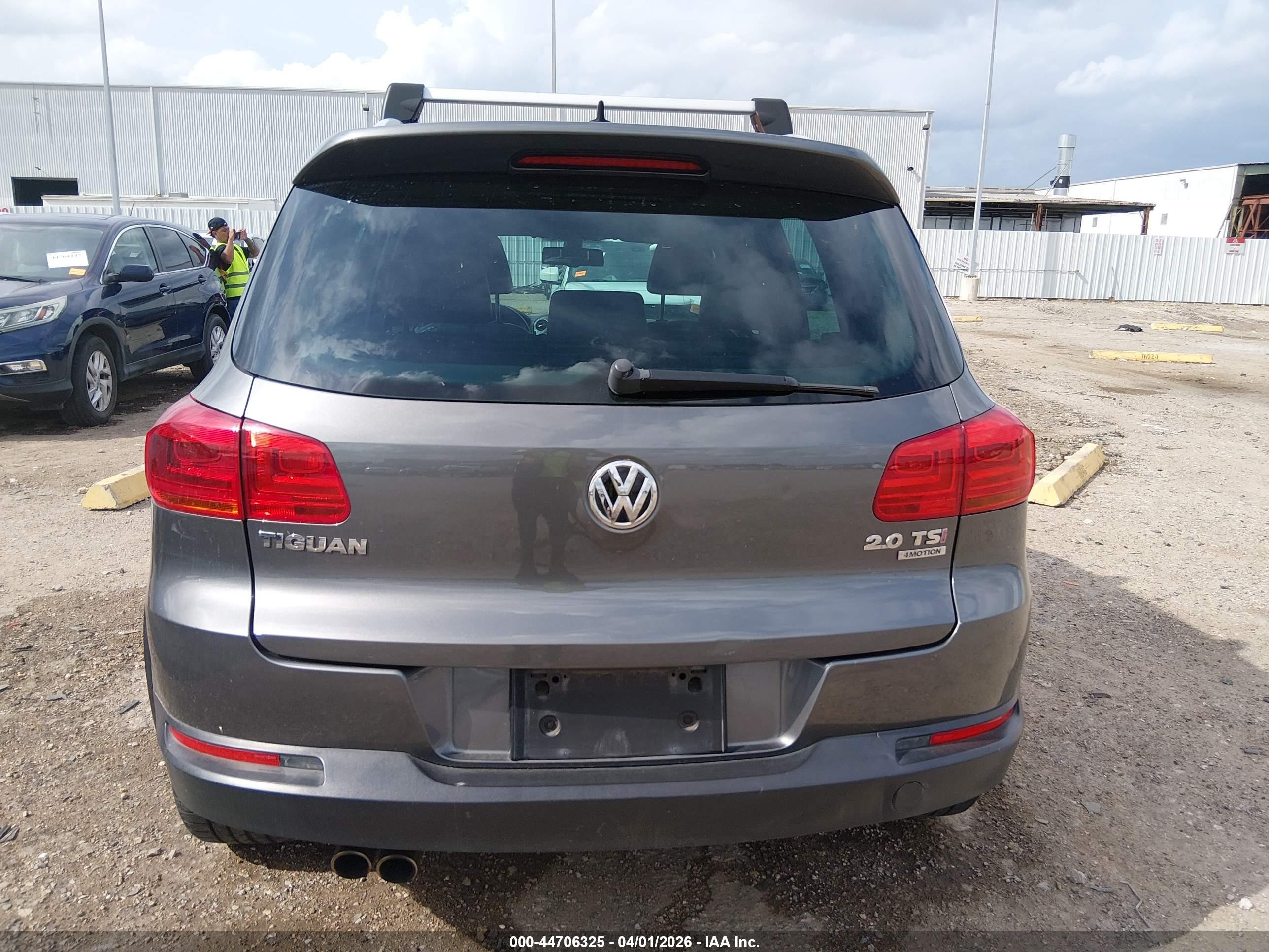 2014 Volkswagen Tiguan R-line Gray vin: WVGBV3AX1EW010480