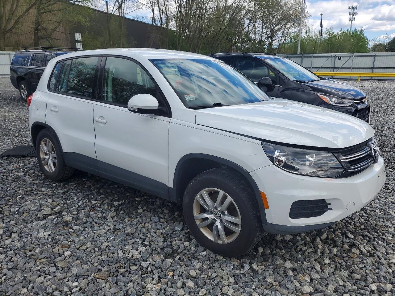 2014 Volkswagen Tiguan S White vin: WVGBV3AX1EW564957