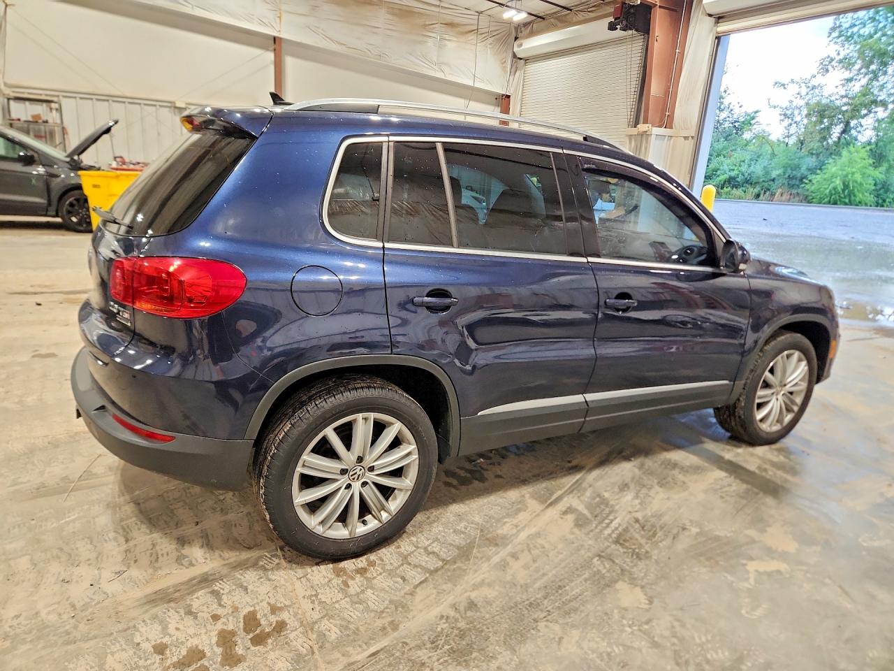 2014 Volkswagen Tiguan S Blue vin: WVGBV3AX1EW598333