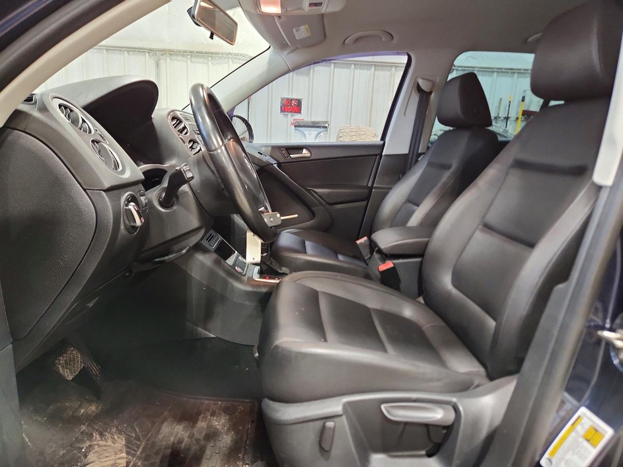 2014 Volkswagen Tiguan S Blue vin: WVGBV3AX1EW598333