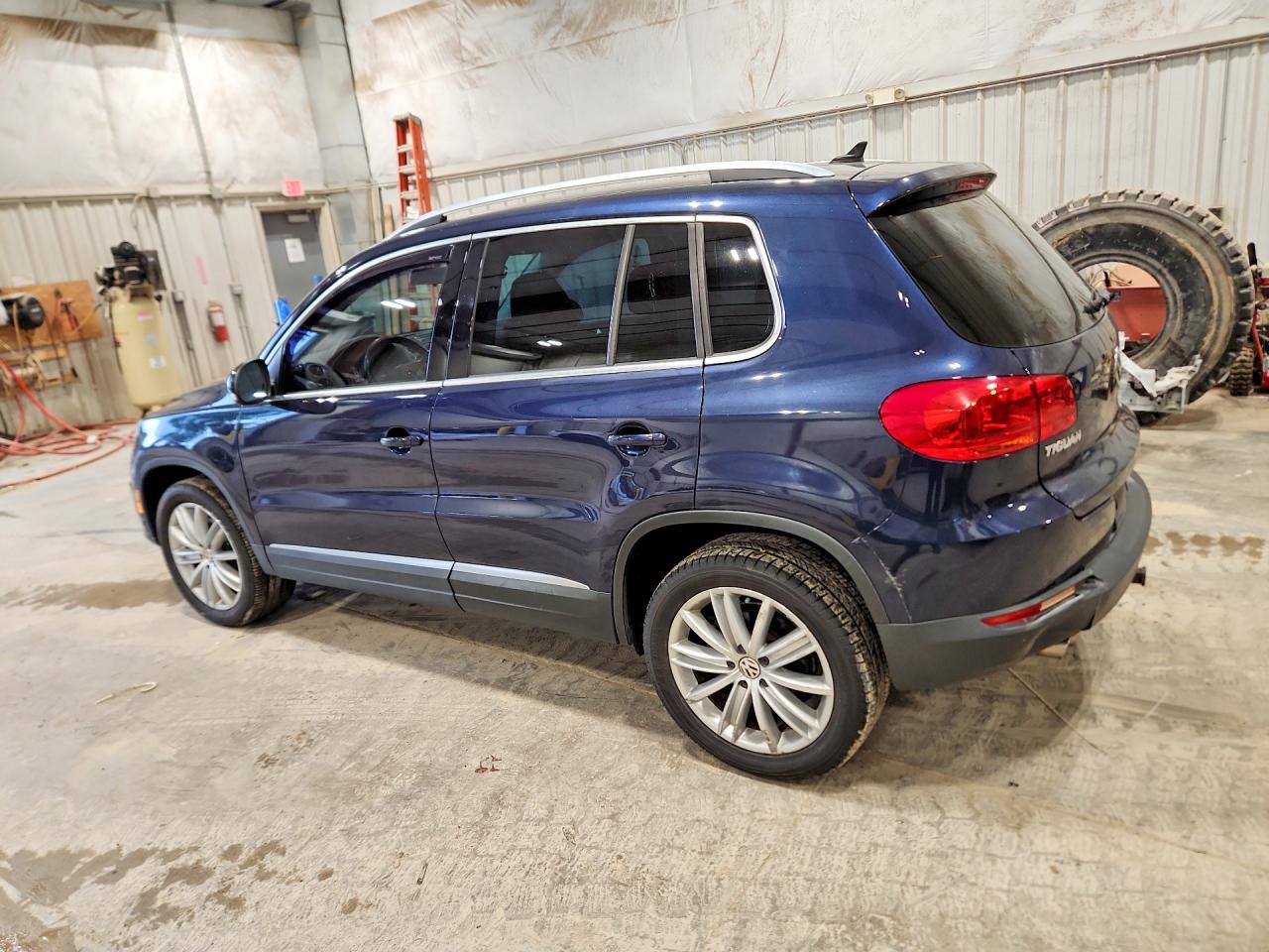 2014 Volkswagen Tiguan S Blue vin: WVGBV3AX1EW598333