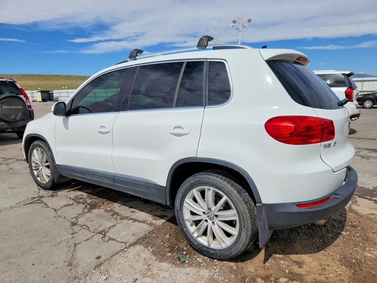 2014 Volkswagen Tiguan S White vin: WVGBV3AX1EW624137