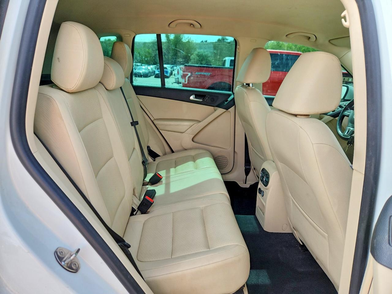 2014 Volkswagen Tiguan S White vin: WVGBV3AX1EW624137