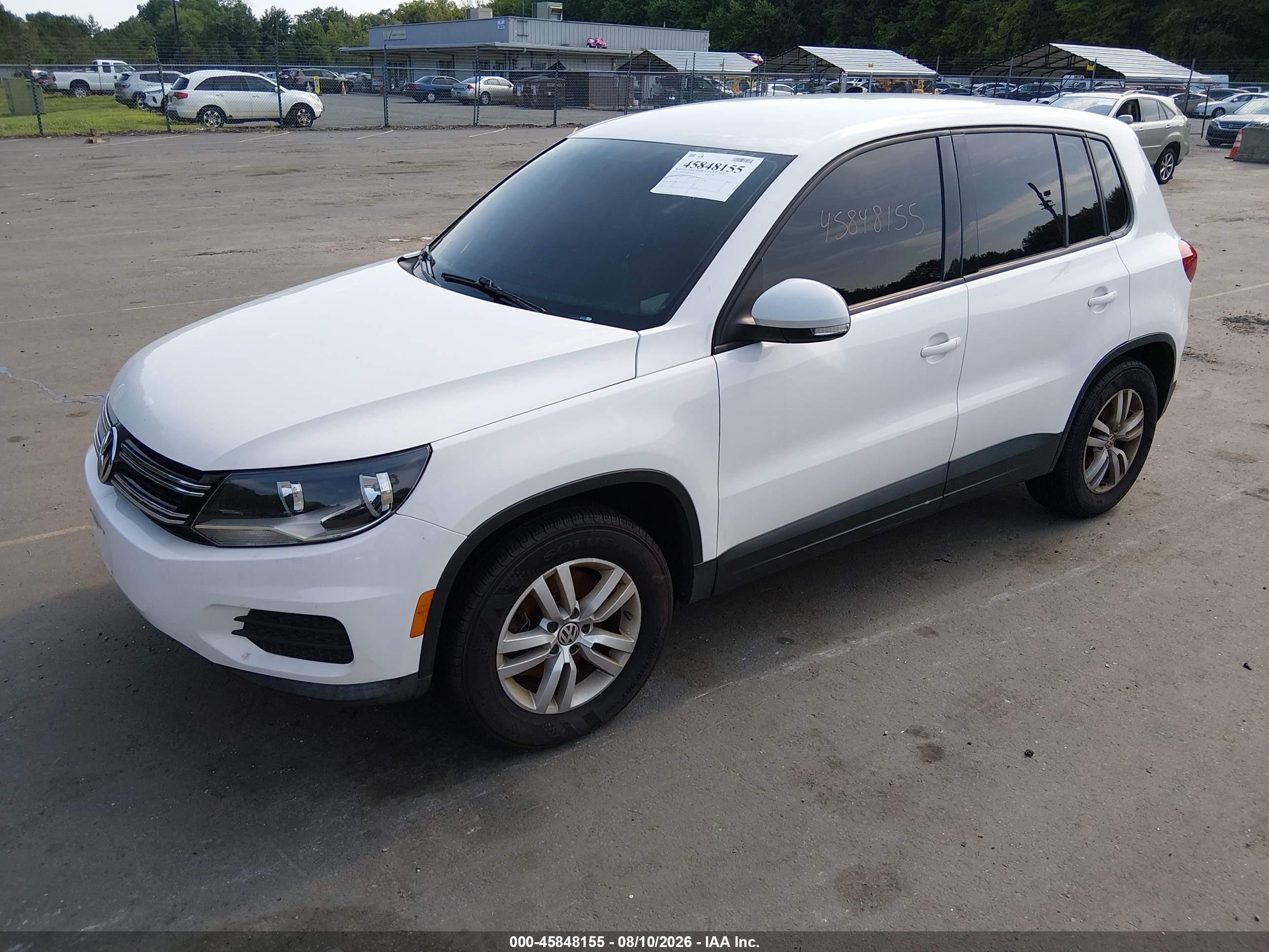 2013 Volkswagen Tiguan S Белый vin: WVGBV3AX2DW068614