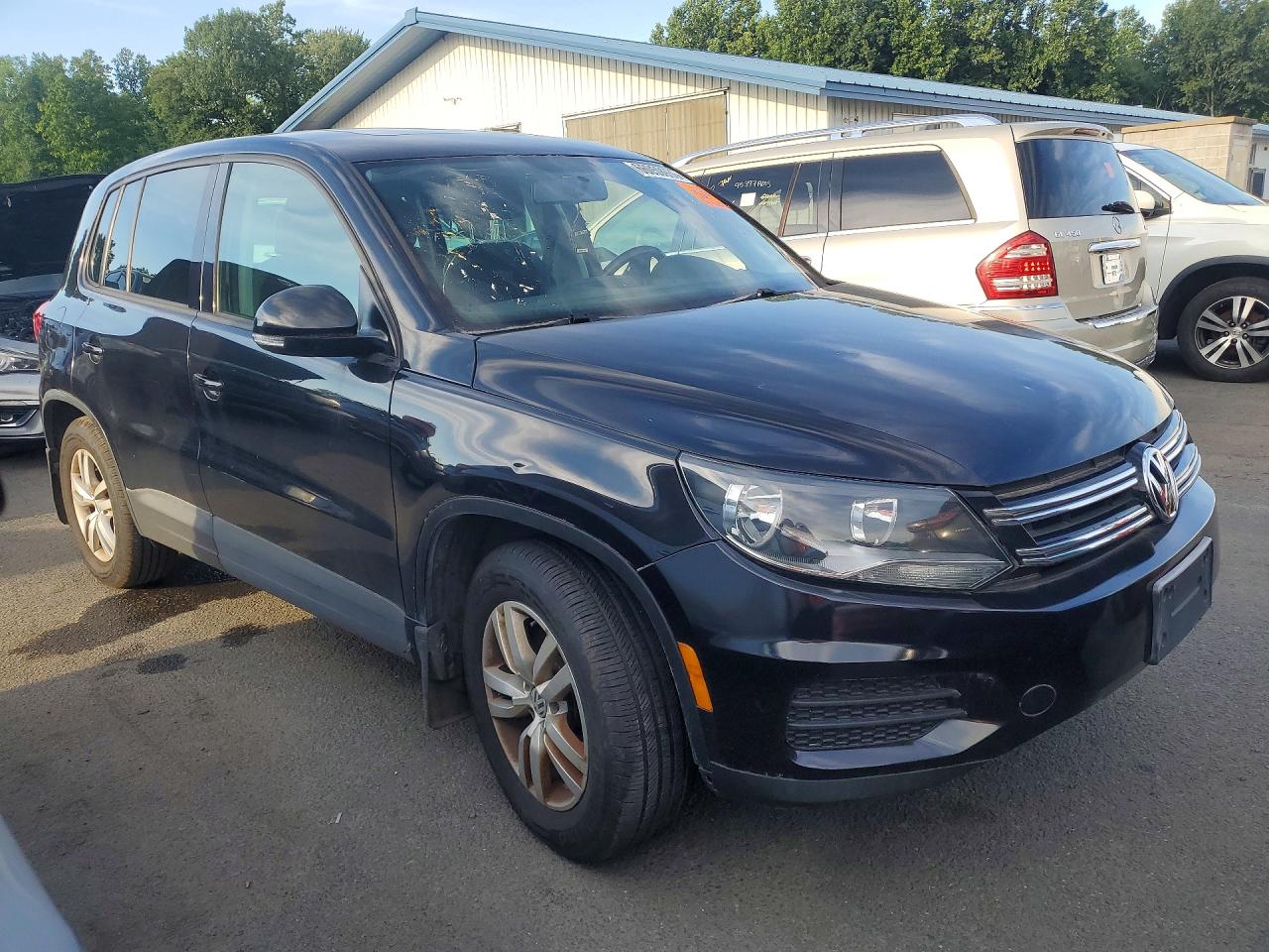 2013 Volkswagen Tiguan S Черный vin: WVGBV3AX2DW597383