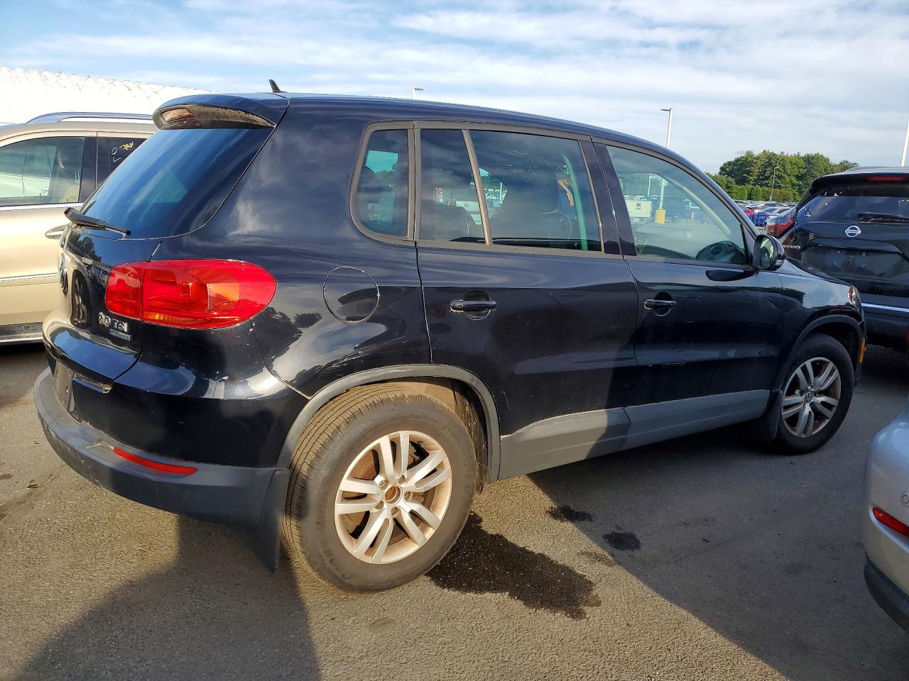 2013 Volkswagen Tiguan S Черный vin: WVGBV3AX2DW597383
