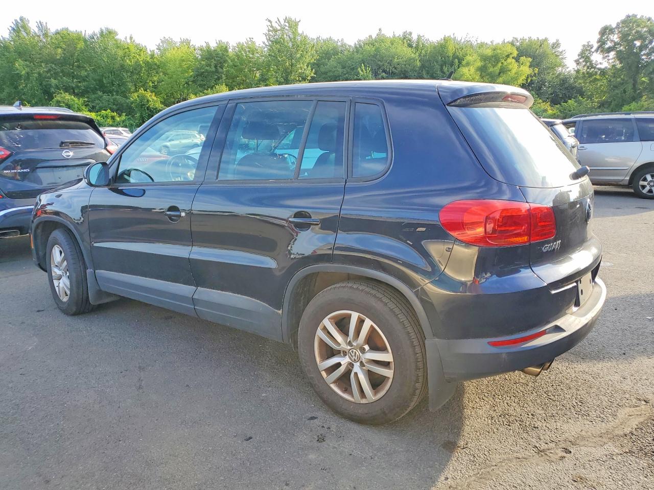 2013 Volkswagen Tiguan S Черный vin: WVGBV3AX2DW597383