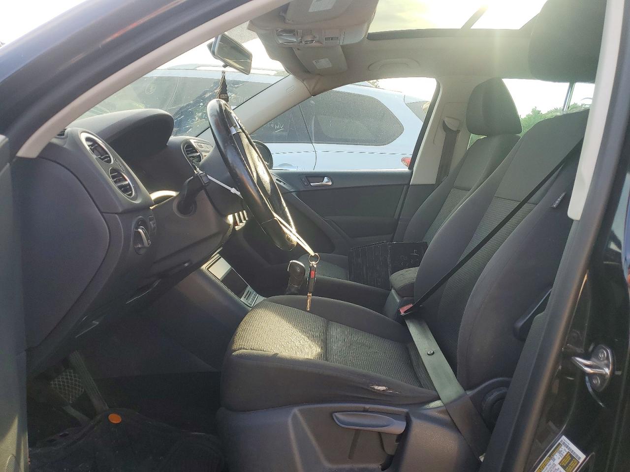 2013 Volkswagen Tiguan S Черный vin: WVGBV3AX2DW597383