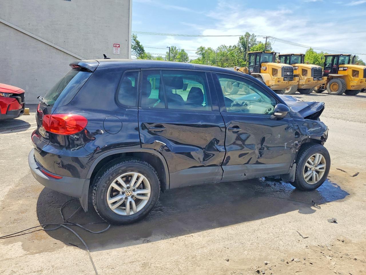 2013 Volkswagen Tiguan S Черный vin: WVGBV3AX2DW597397