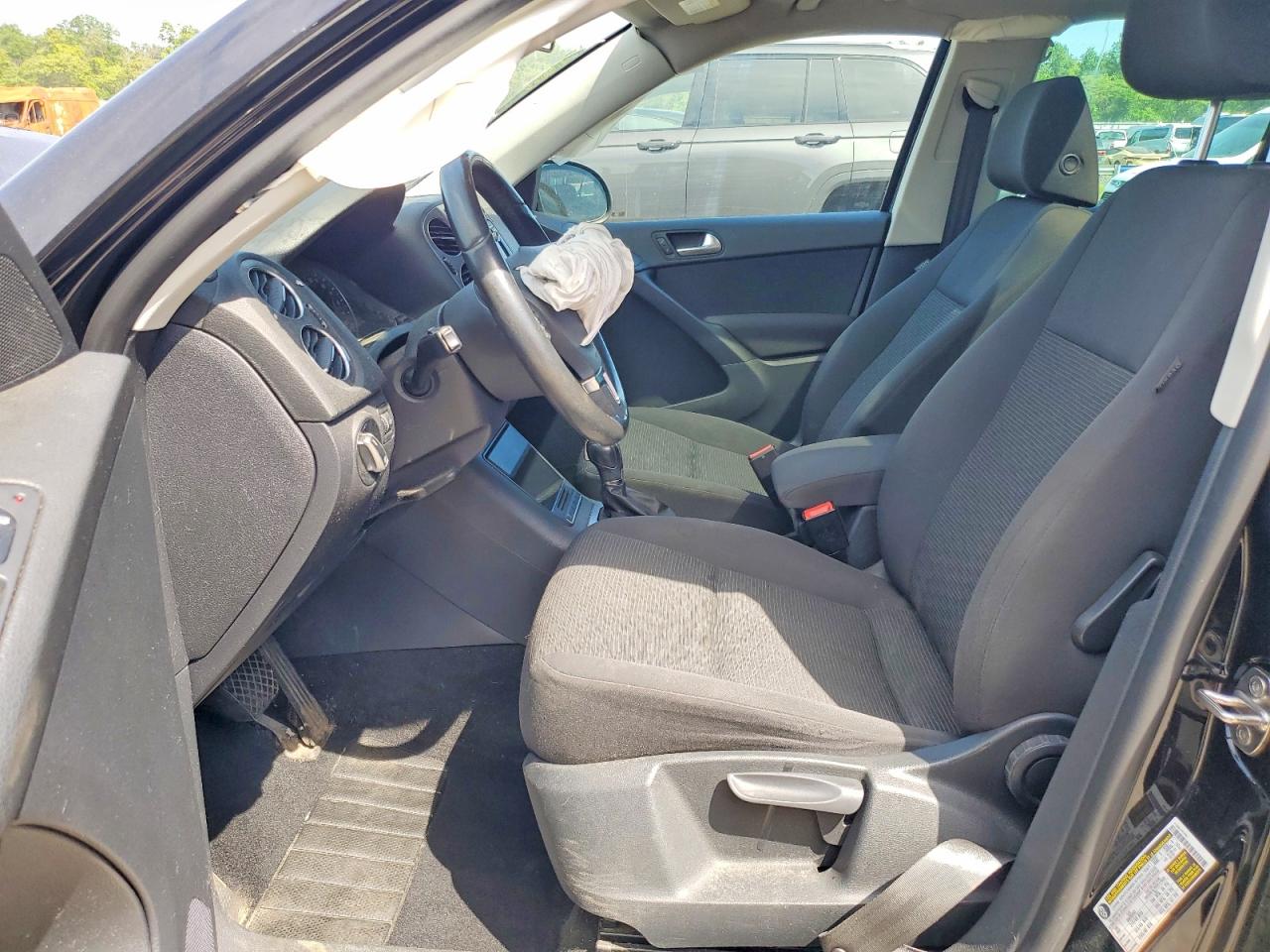 2013 Volkswagen Tiguan S Черный vin: WVGBV3AX2DW597397