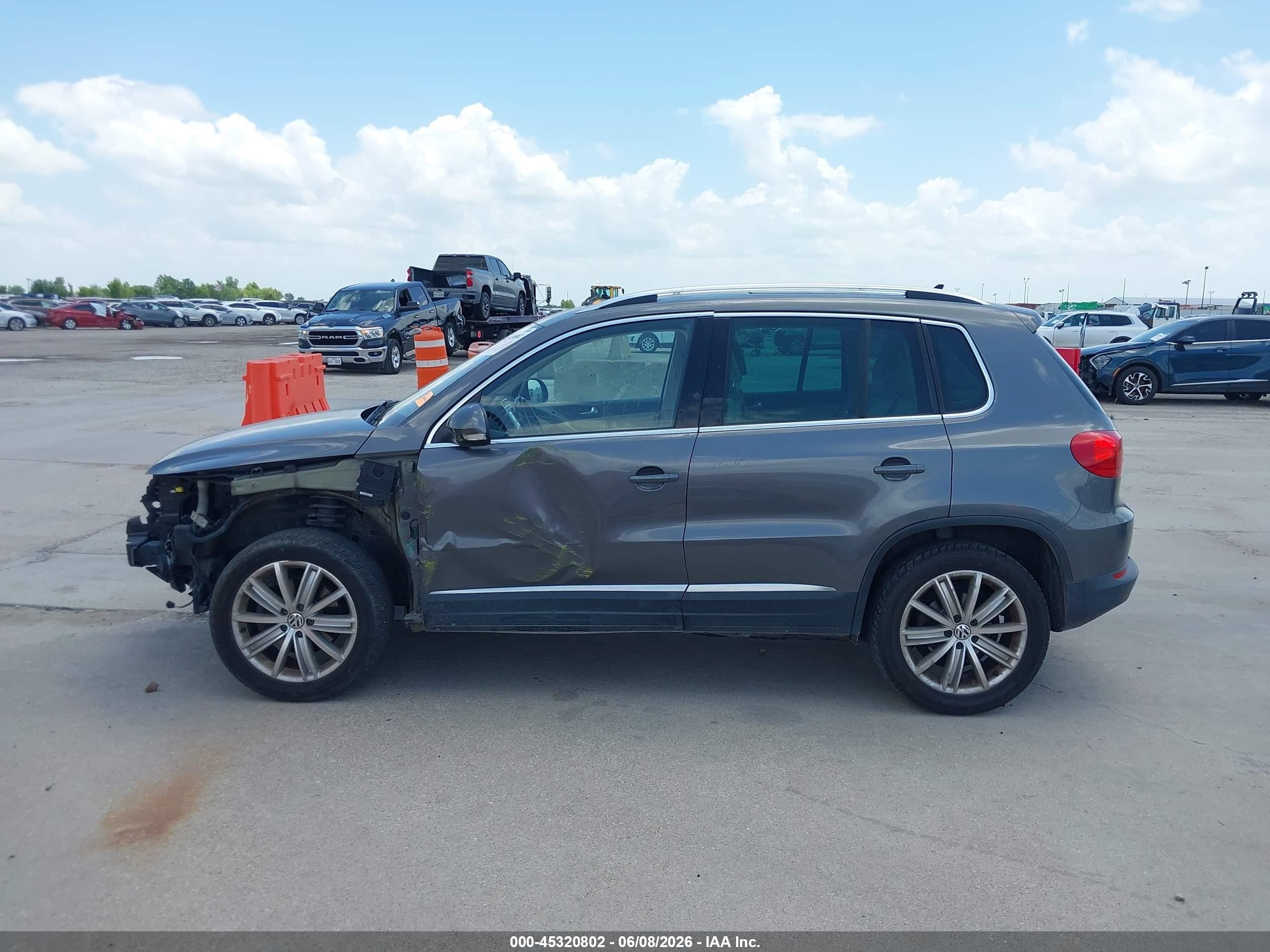 2013 Volkswagen Tiguan Se Серый vin: WVGBV3AX2DW623867