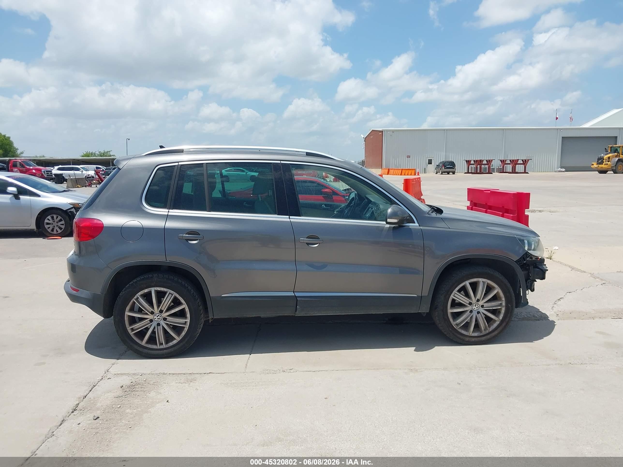 2013 Volkswagen Tiguan Se Серый vin: WVGBV3AX2DW623867
