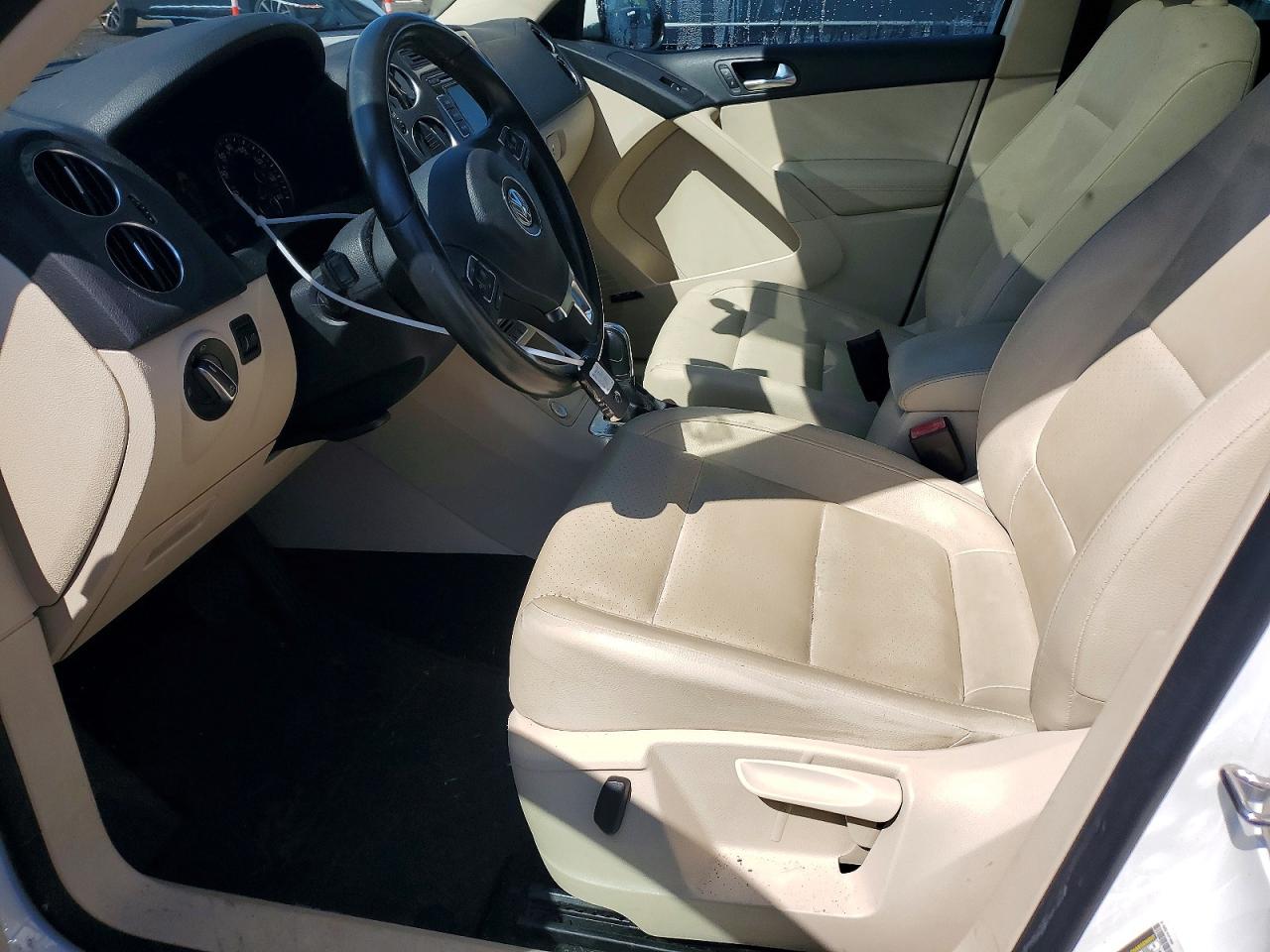 2014 Volkswagen Tiguan S White vin: WVGBV3AX2EW523382