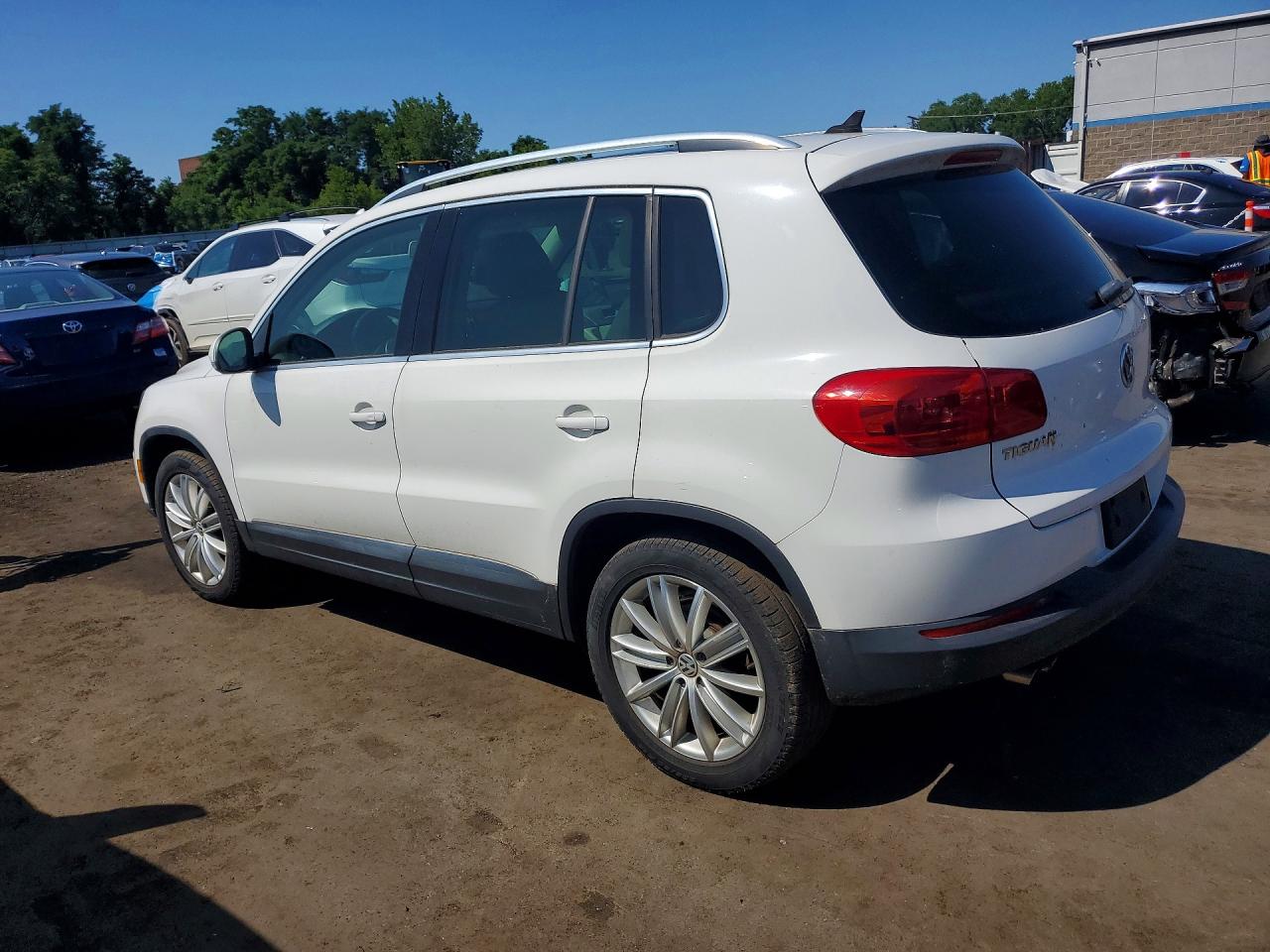 2014 Volkswagen Tiguan S White vin: WVGBV3AX2EW523382