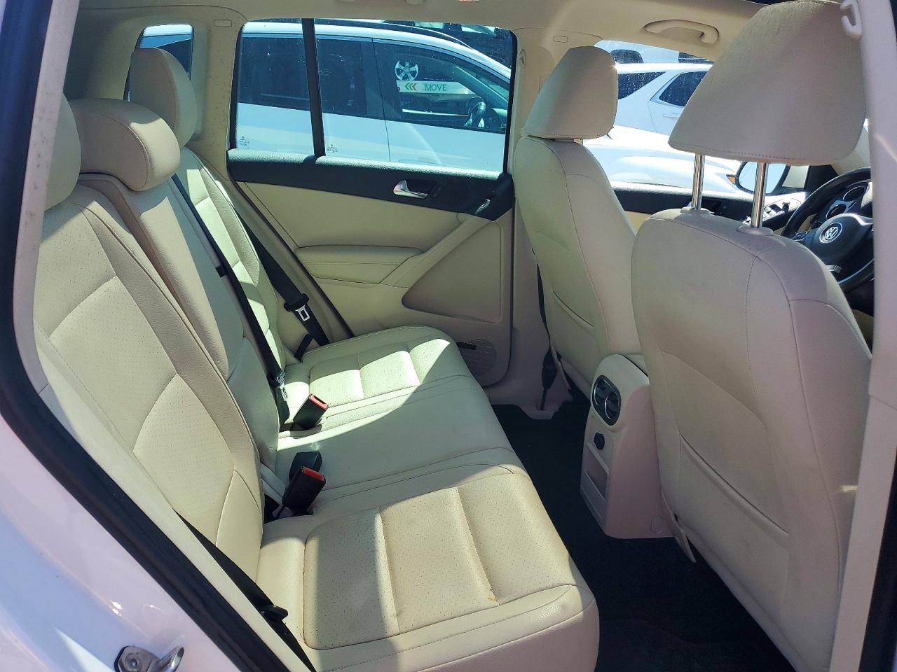 2014 Volkswagen Tiguan S White vin: WVGBV3AX2EW523382