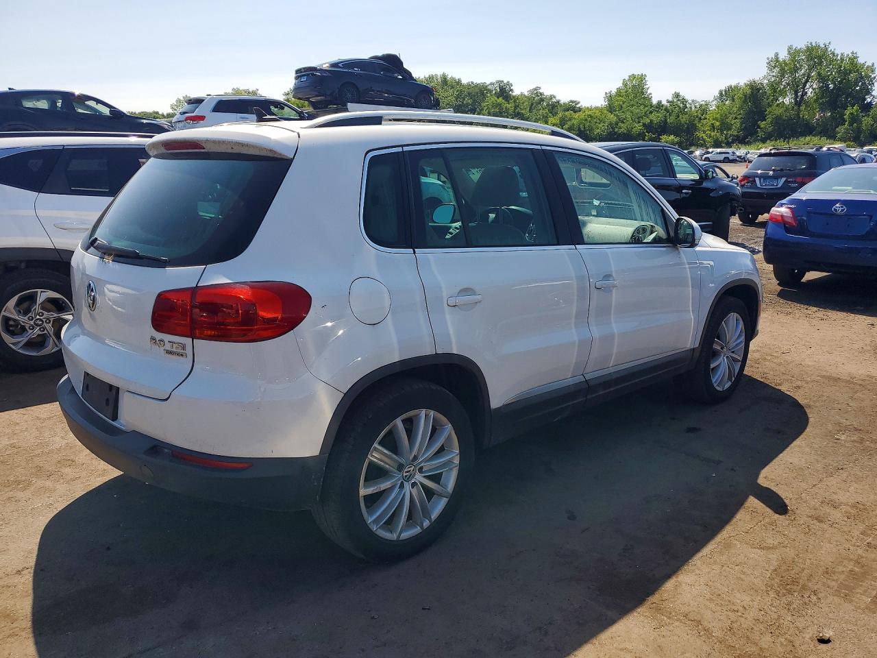 2014 Volkswagen Tiguan S White vin: WVGBV3AX2EW523382