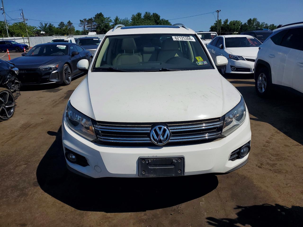 2014 Volkswagen Tiguan S White vin: WVGBV3AX2EW523382