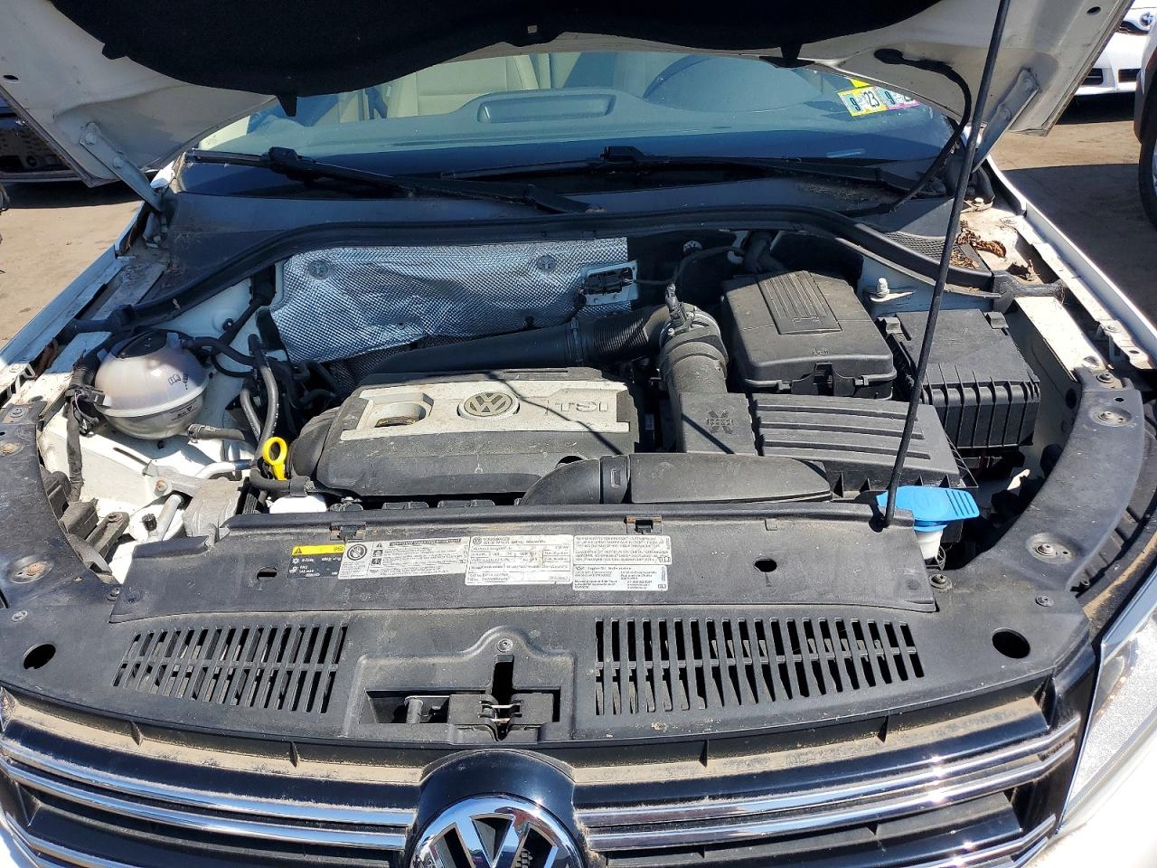 2014 Volkswagen Tiguan S White vin: WVGBV3AX2EW523382