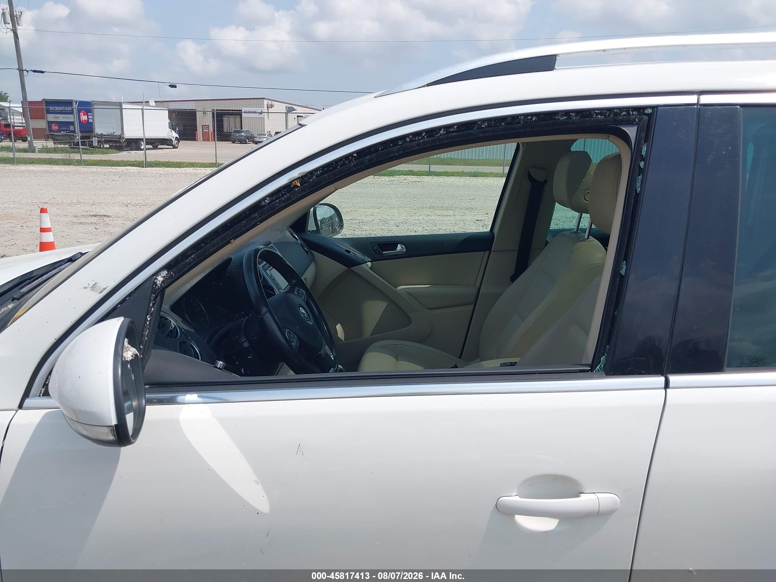 2013 Volkswagen Tiguan Se White vin: WVGBV3AX3DW090332