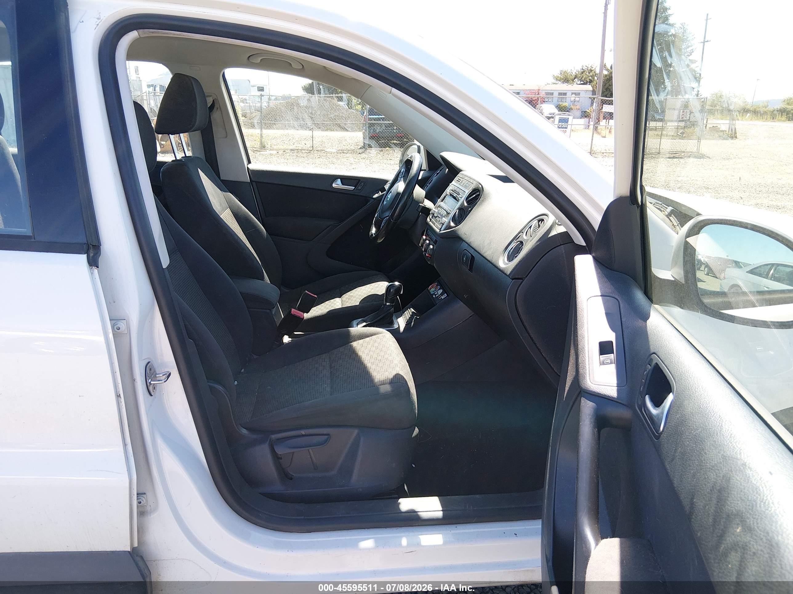 2013 Volkswagen Tiguan S Белый vin: WVGBV3AX3DW571455