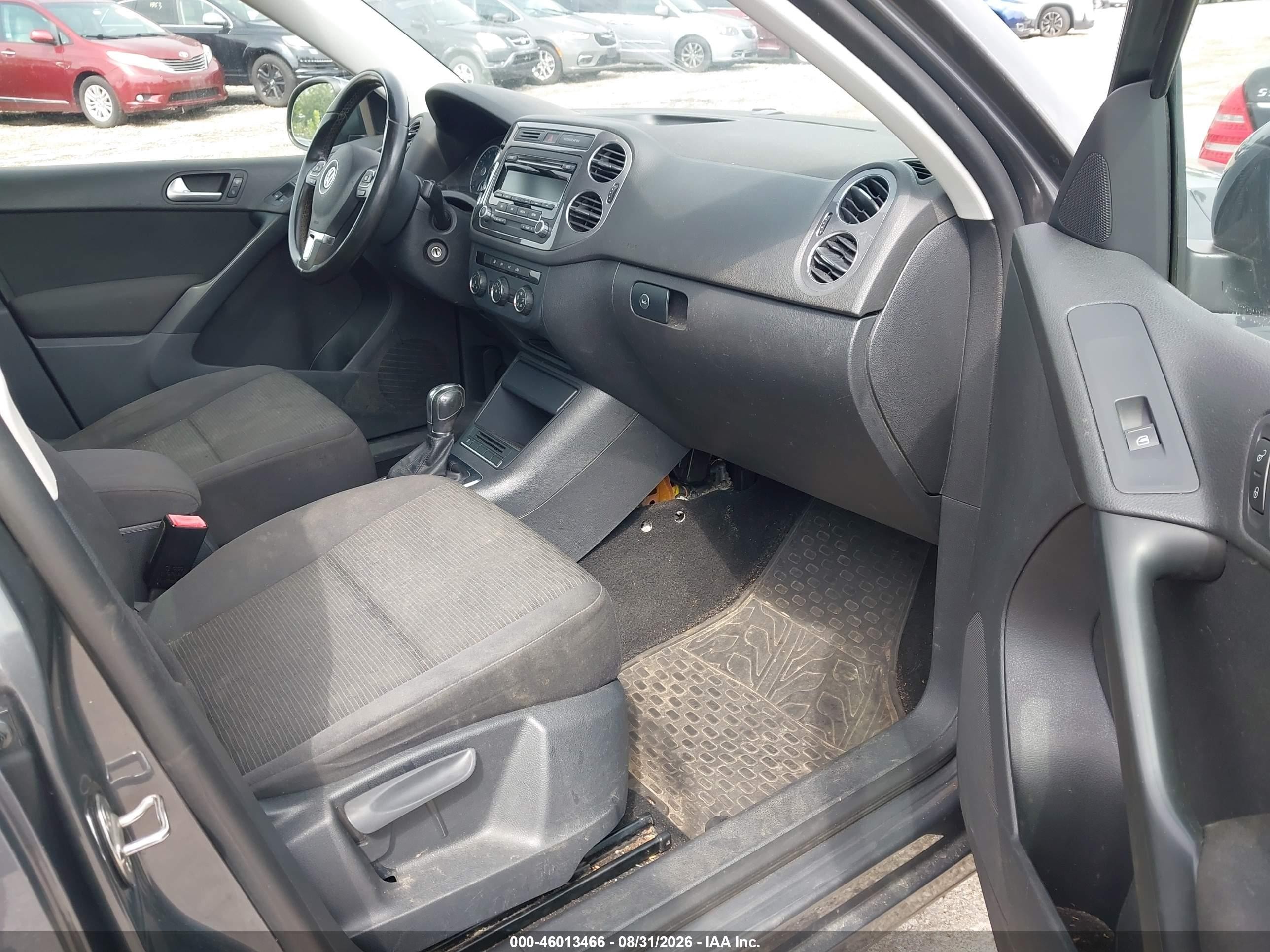 2013 Volkswagen Tiguan S Gray vin: WVGBV3AX3DW592161