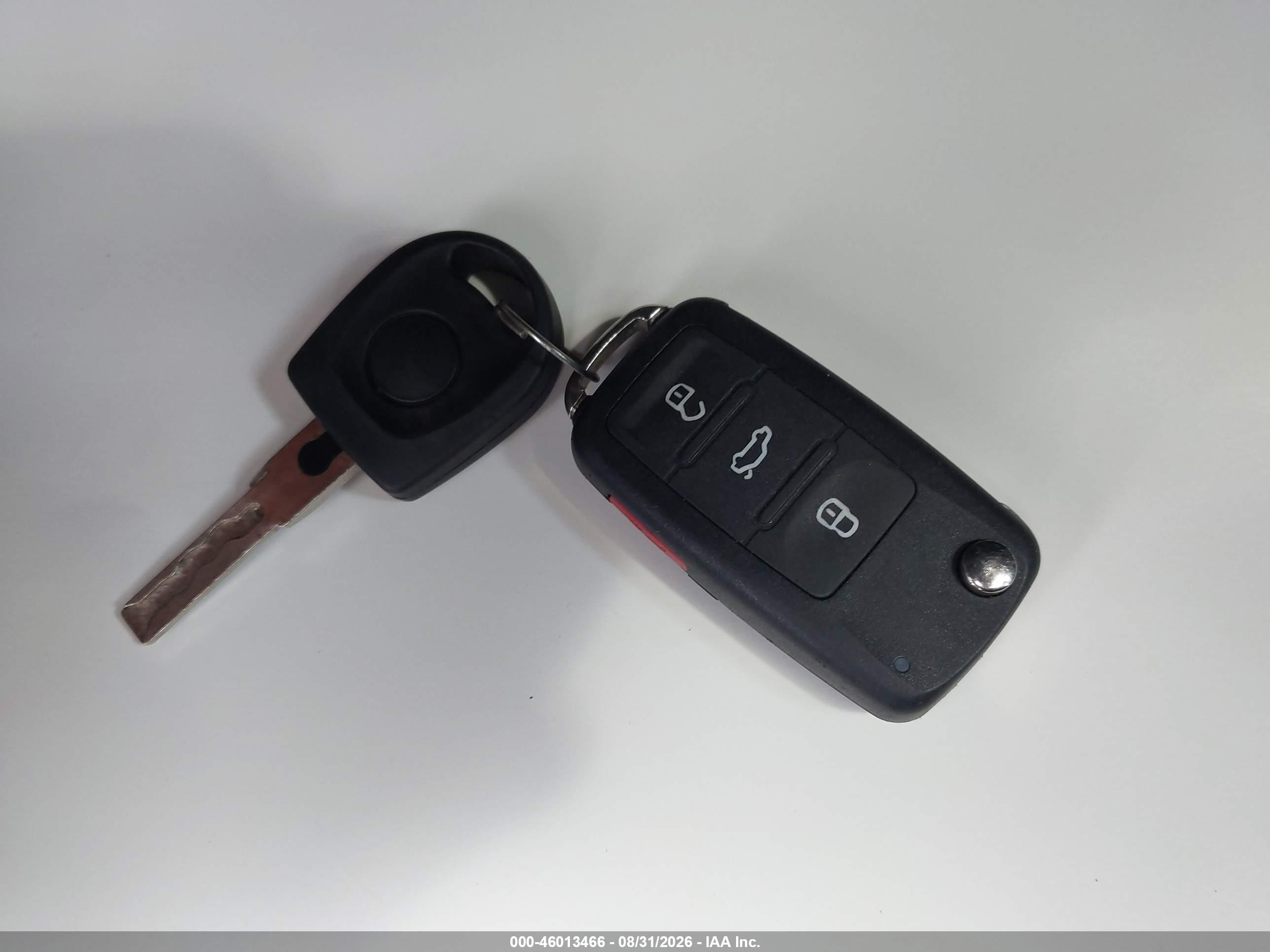 2013 Volkswagen Tiguan S Gray vin: WVGBV3AX3DW592161