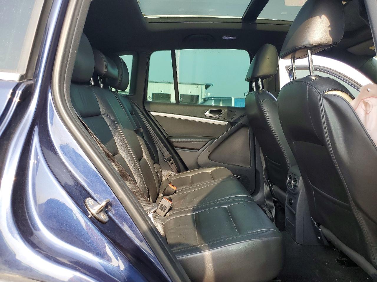 2014 Volkswagen Tiguan S Blue vin: WVGBV3AX3EW044064