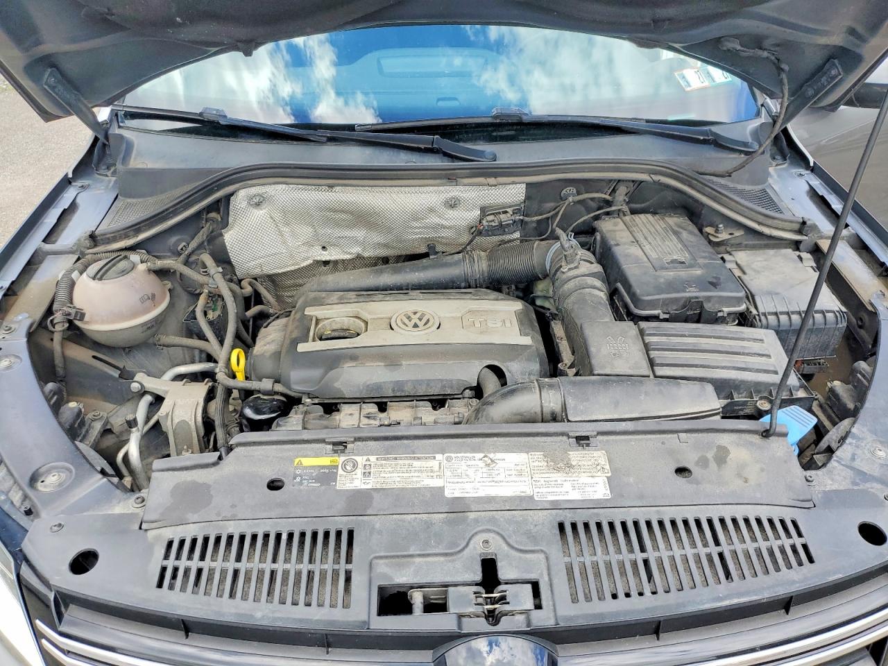2014 Volkswagen Tiguan S Silver vin: WVGBV3AX3EW549568