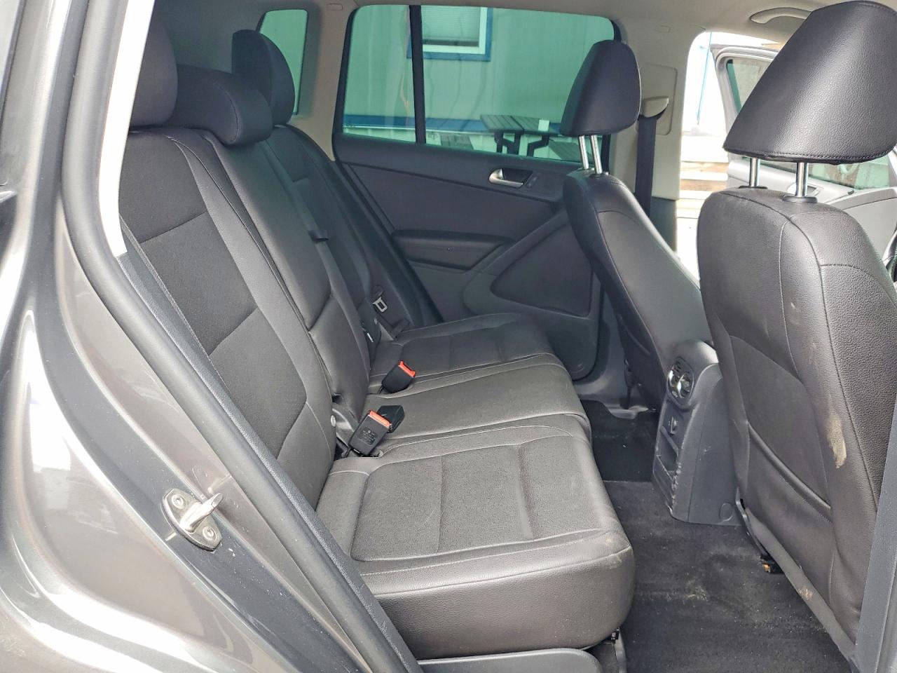 2014 Volkswagen Tiguan S Silver vin: WVGBV3AX3EW549568