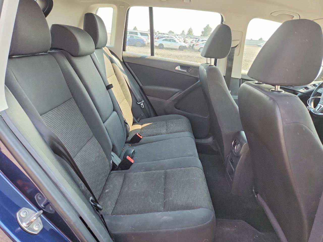 2014 Volkswagen Tiguan S Синий vin: WVGBV3AX3EW560540