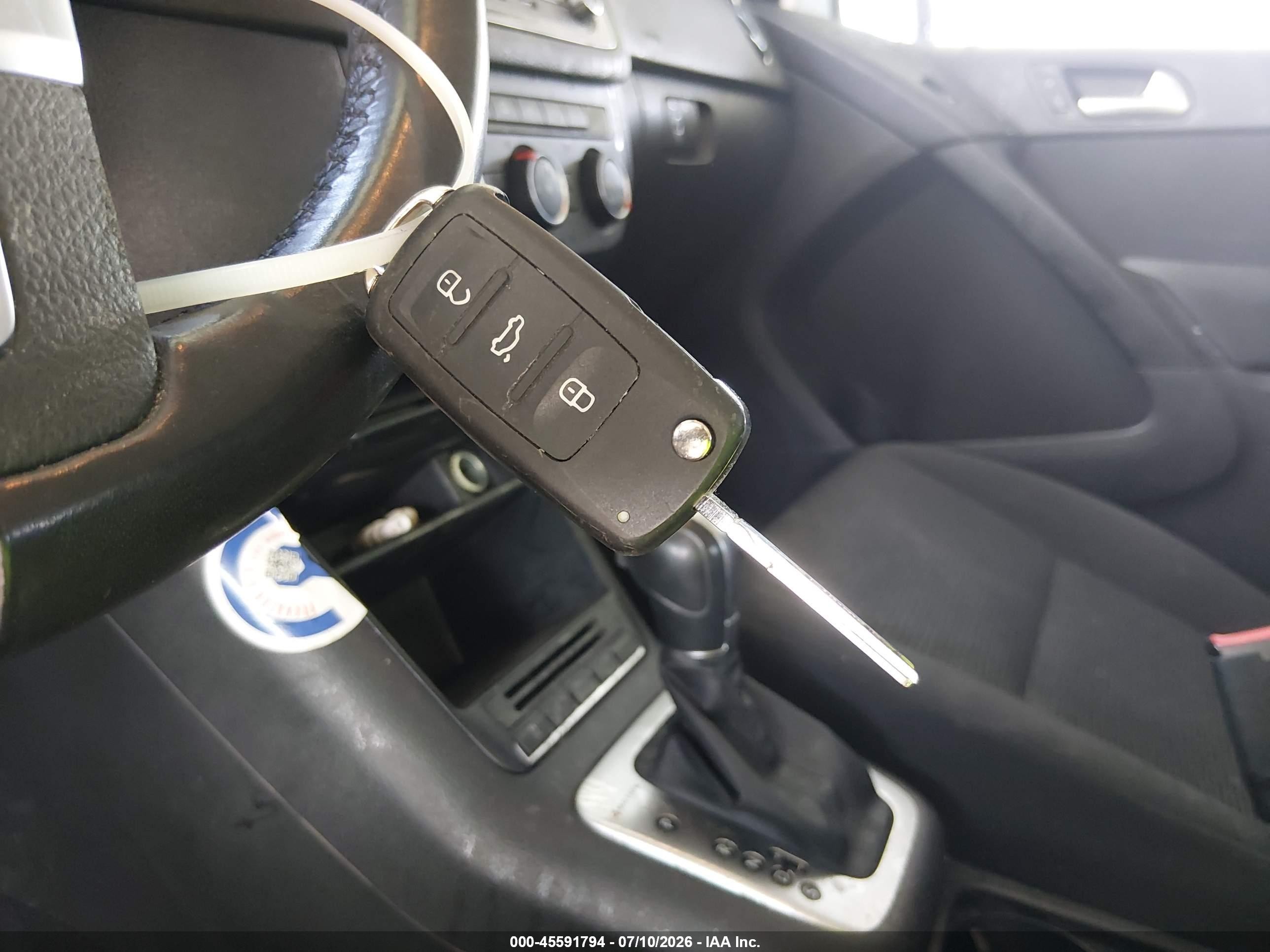 2014 Volkswagen Tiguan S White vin: WVGBV3AX3EW615049