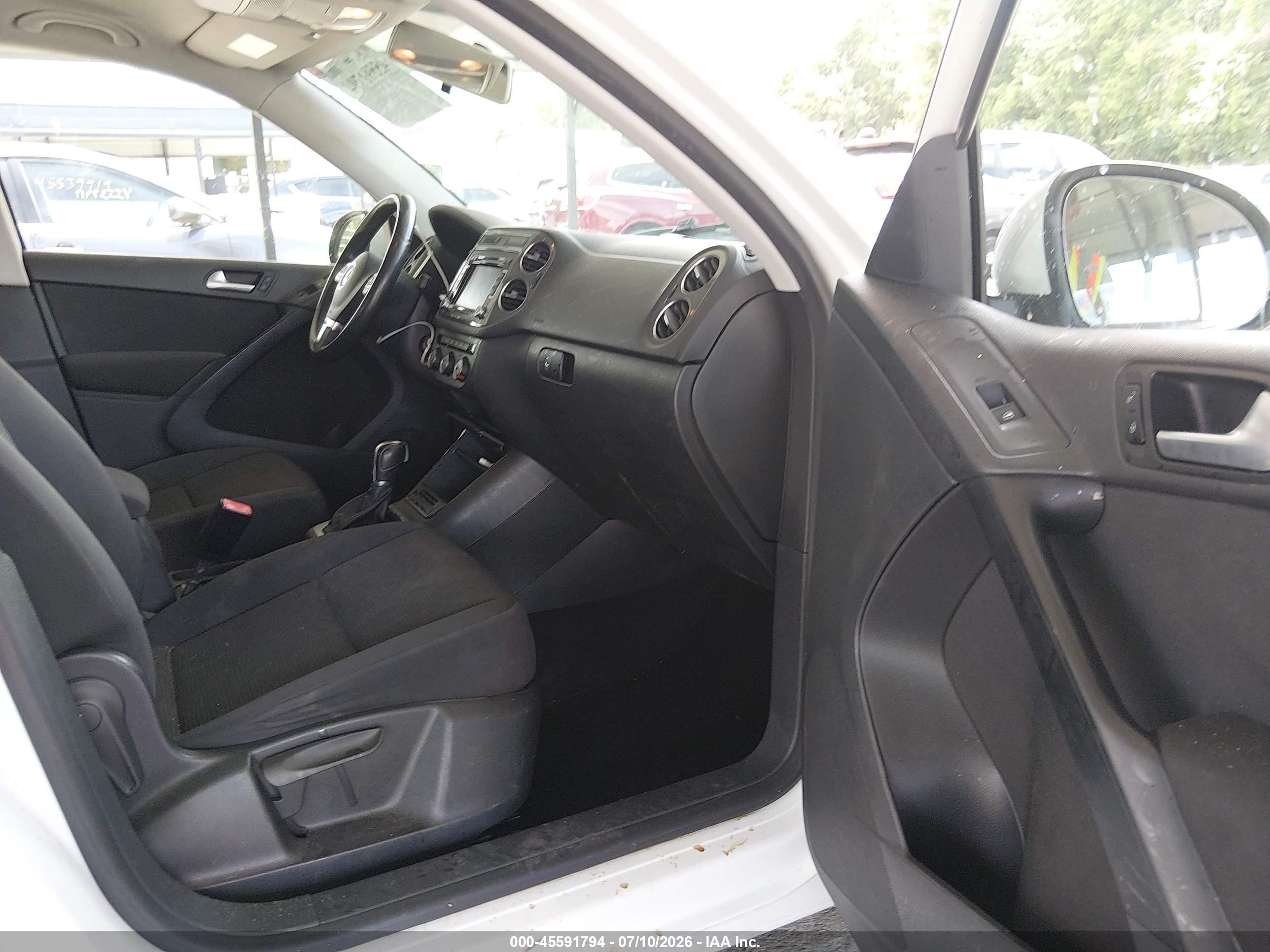 2014 Volkswagen Tiguan S White vin: WVGBV3AX3EW615049