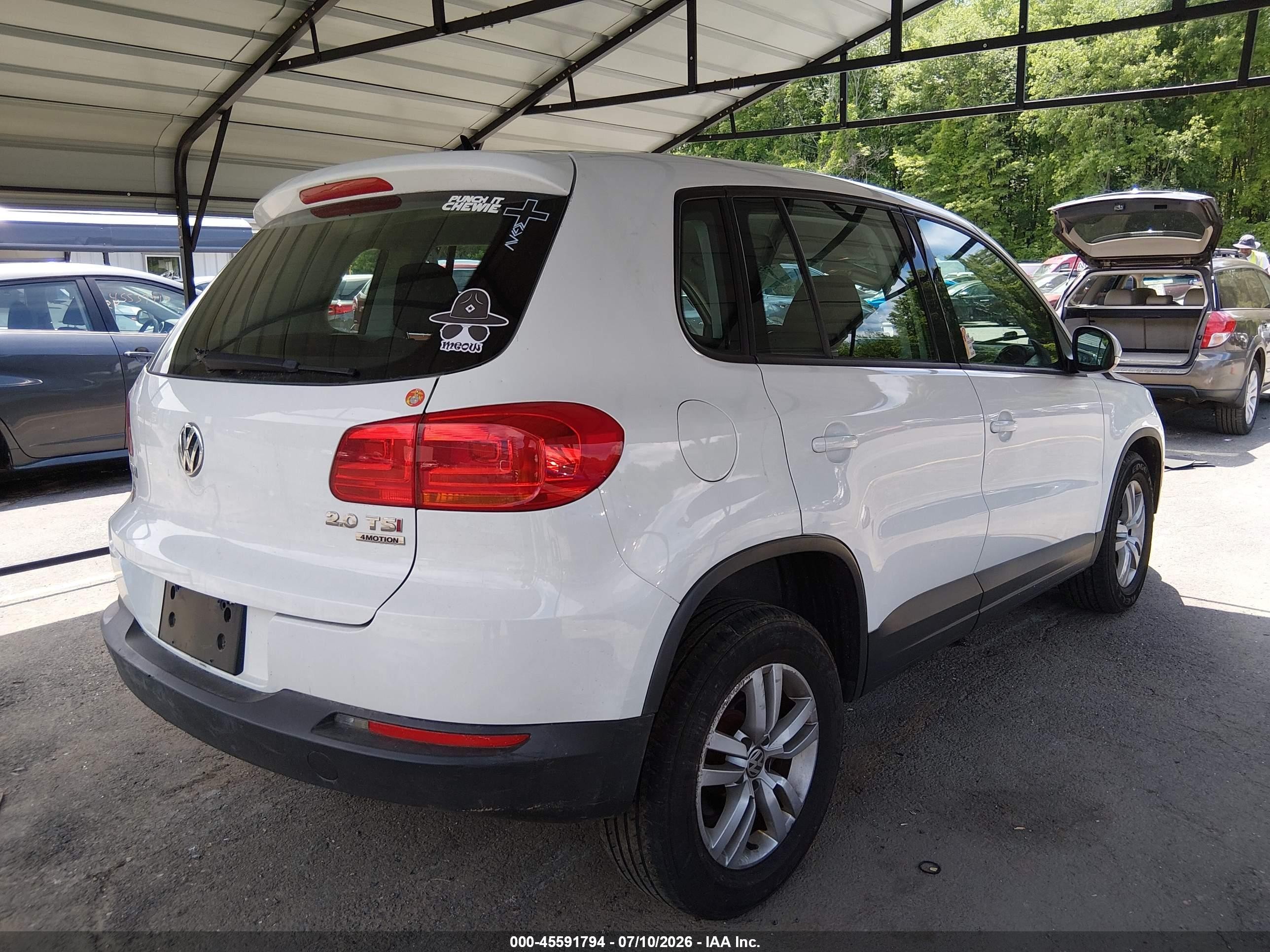 2014 Volkswagen Tiguan S White vin: WVGBV3AX3EW615049