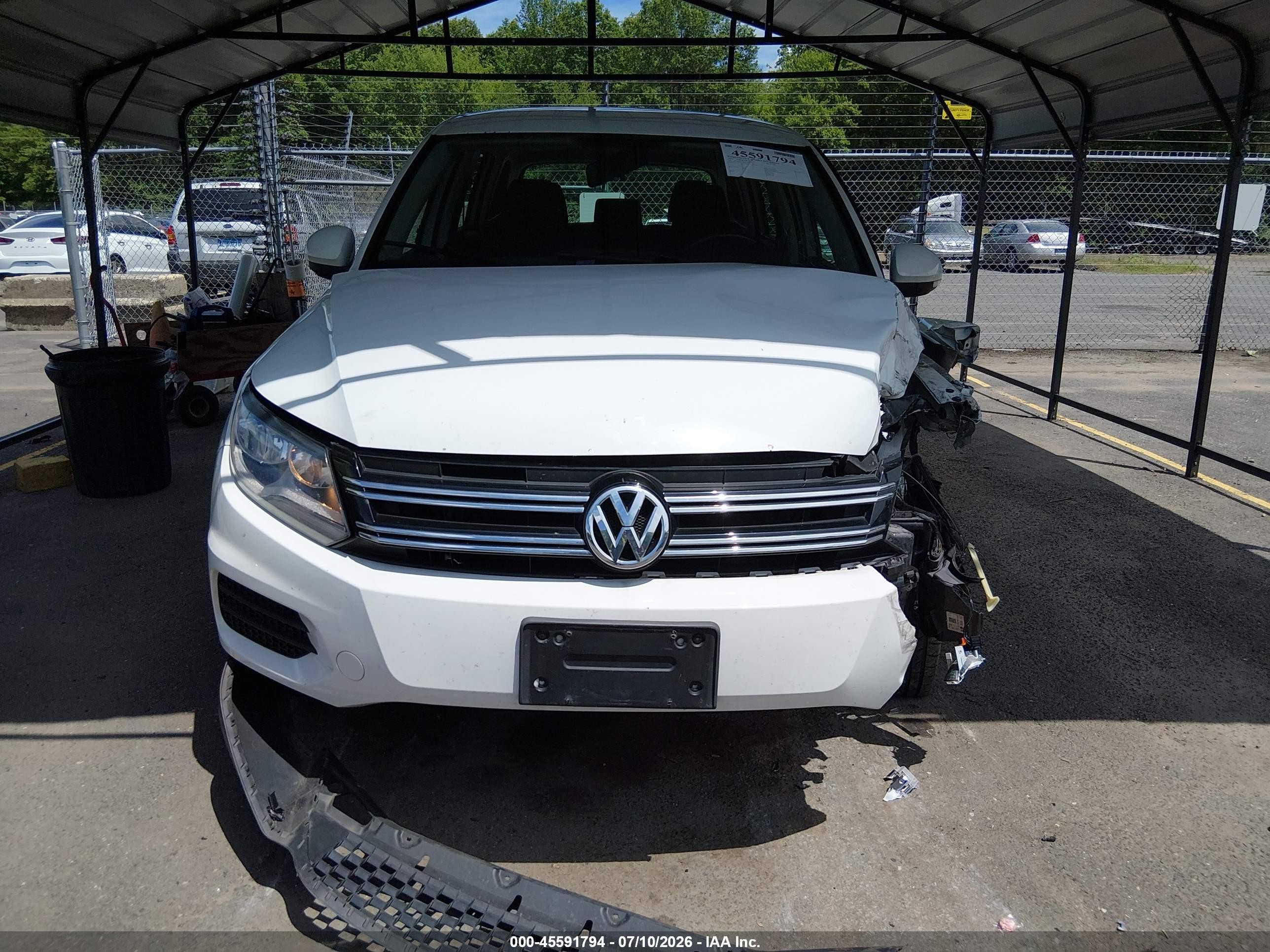 2014 Volkswagen Tiguan S White vin: WVGBV3AX3EW615049