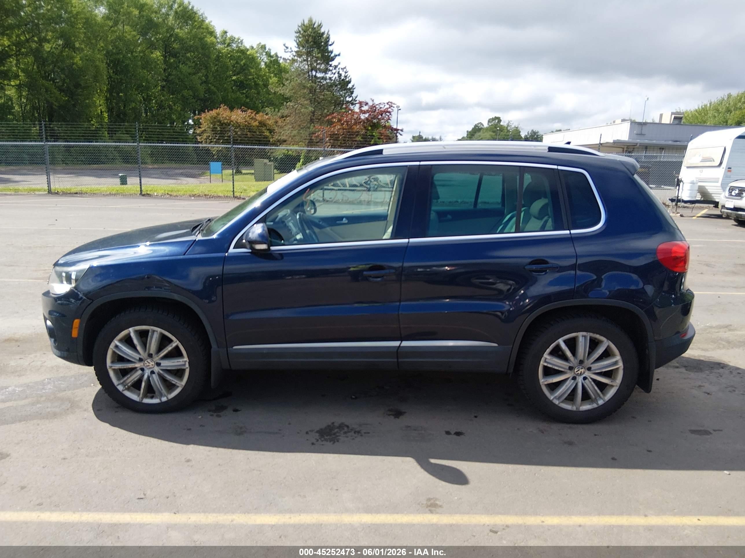 2013 Volkswagen Tiguan Se Dark Blue vin: WVGBV3AX4DW053323