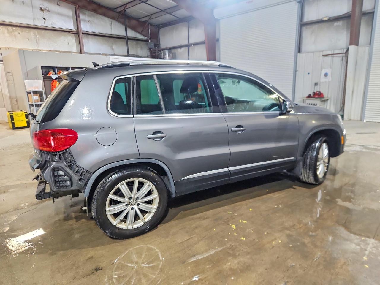 2013 Volkswagen Tiguan S Gray vin: WVGBV3AX4DW612515