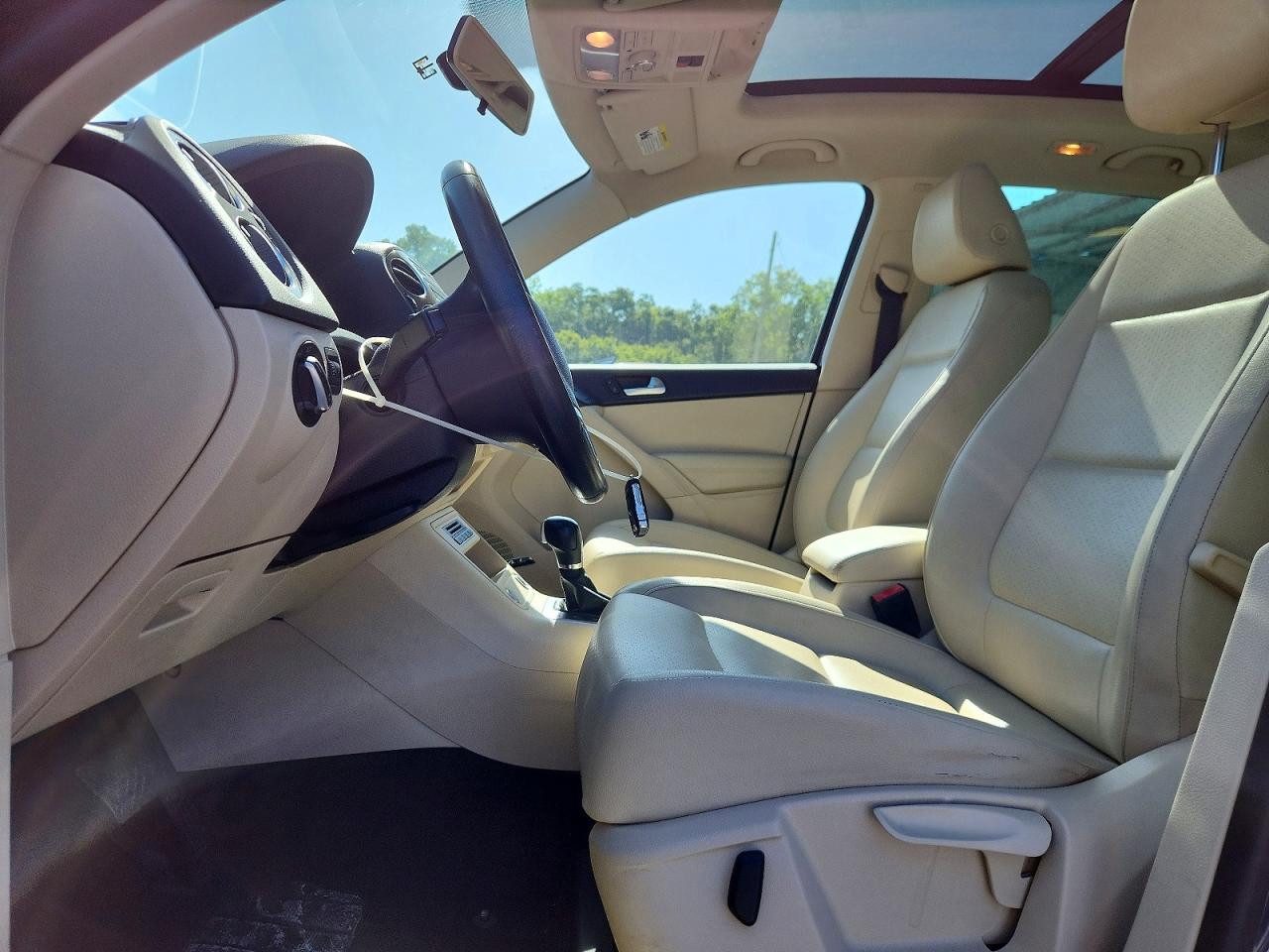 2014 Volkswagen Tiguan S Blue vin: WVGBV3AX4EW565391