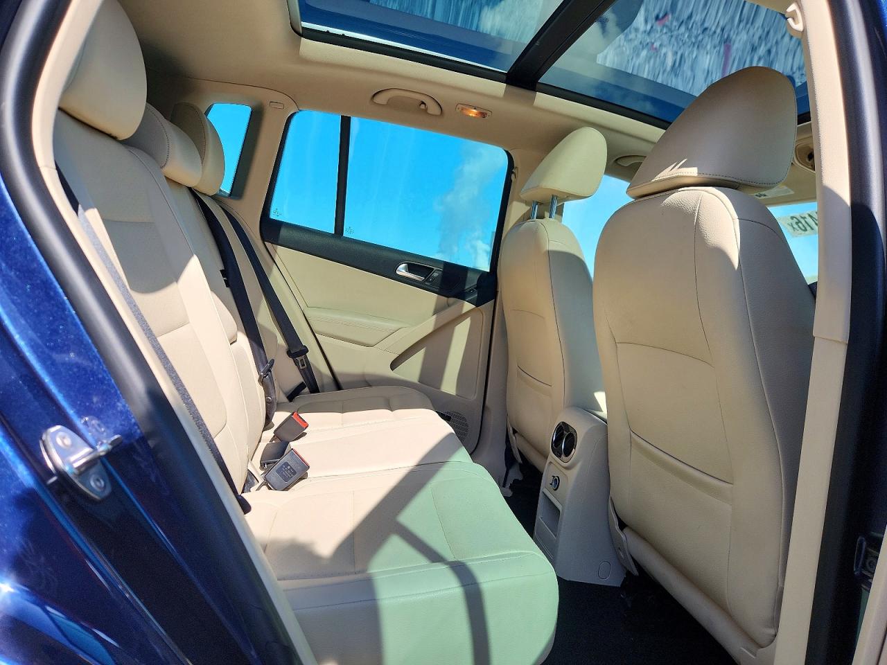 2014 Volkswagen Tiguan S Blue vin: WVGBV3AX4EW565391