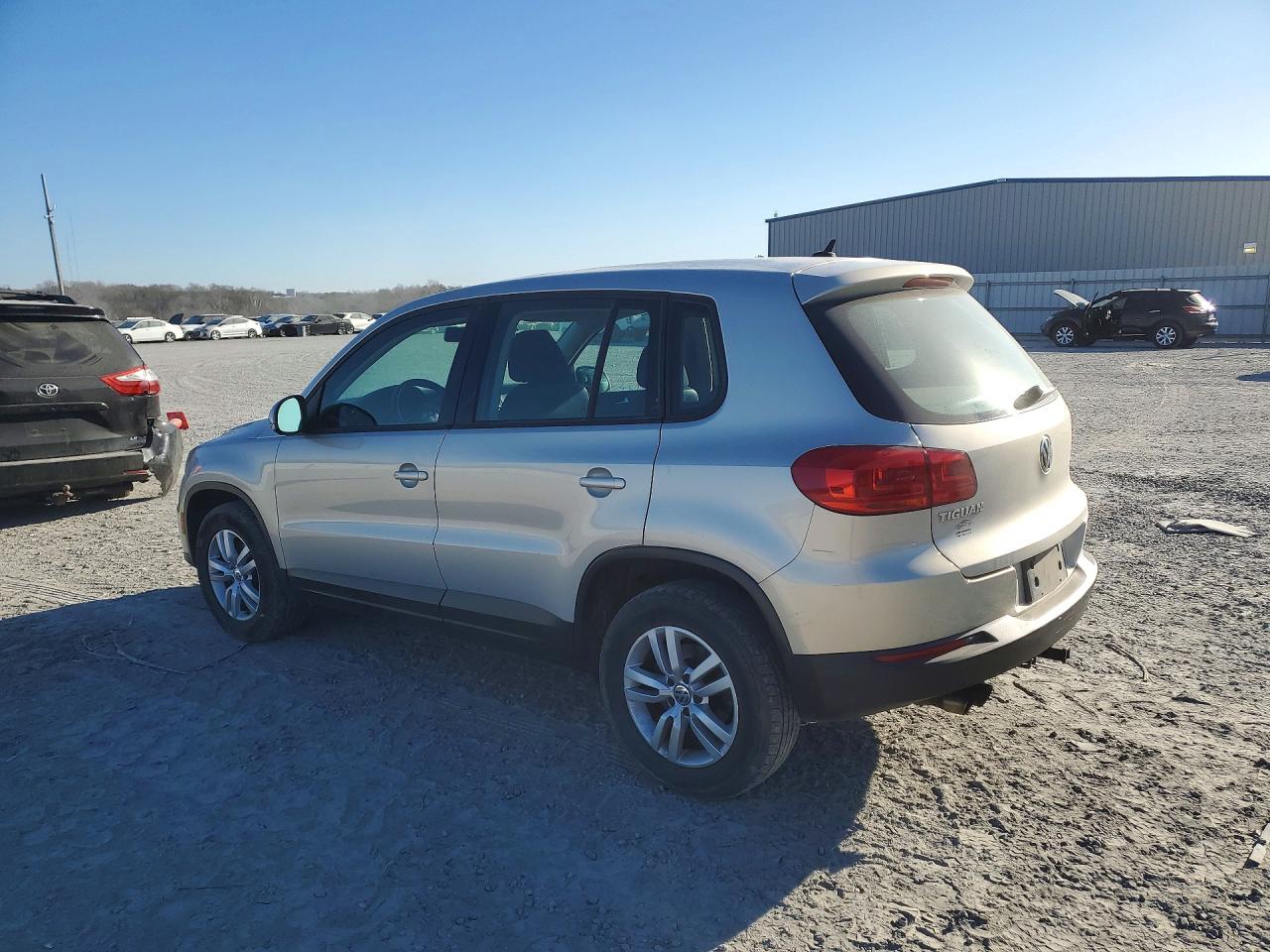 2013 Volkswagen Tiguan S Серебряный vin: WVGBV3AX5DW577175