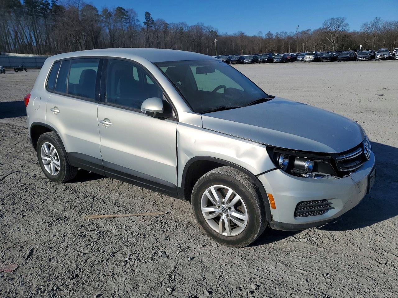 2013 Volkswagen Tiguan S Серебряный vin: WVGBV3AX5DW577175