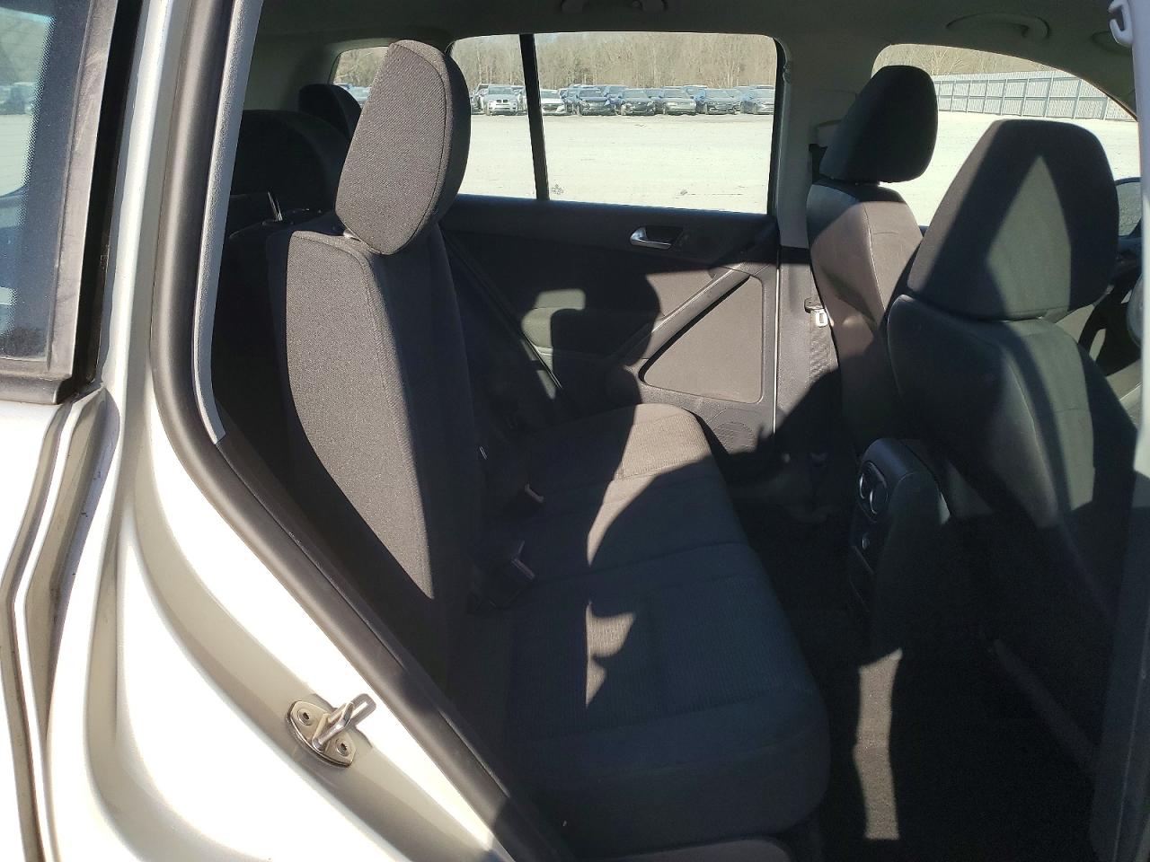 2013 Volkswagen Tiguan S Серебряный vin: WVGBV3AX5DW577175