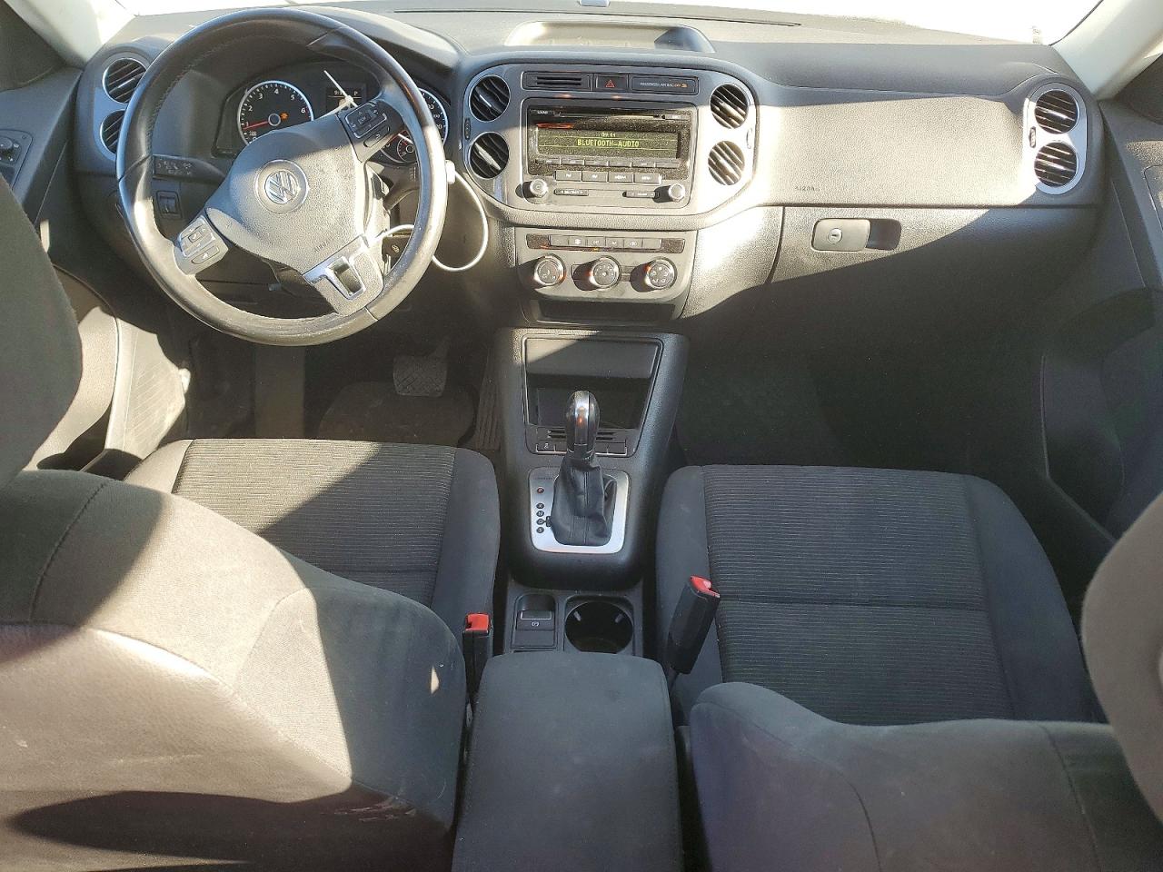 2013 Volkswagen Tiguan S Серебряный vin: WVGBV3AX5DW577175