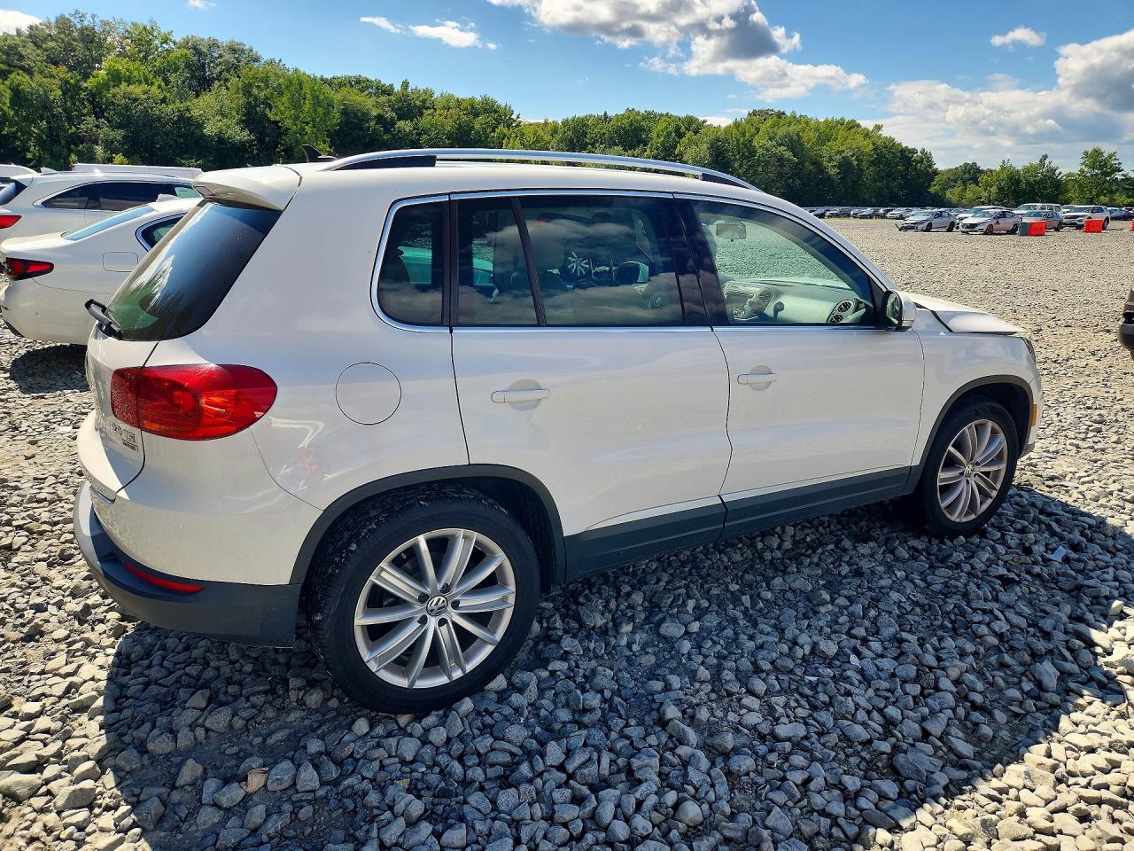 2013 Volkswagen Tiguan S White vin: WVGBV3AX5DW597183