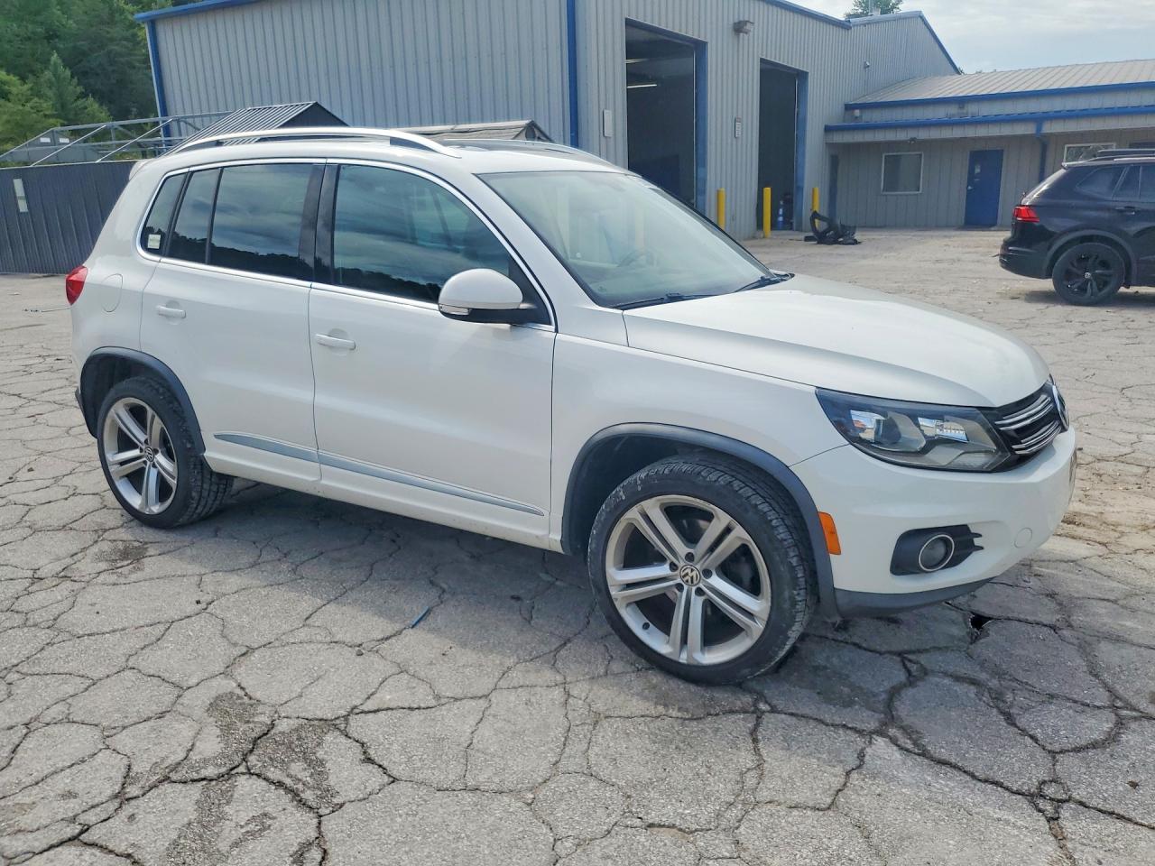 2014 Volkswagen Tiguan S Белый vin: WVGBV3AX5EW026066