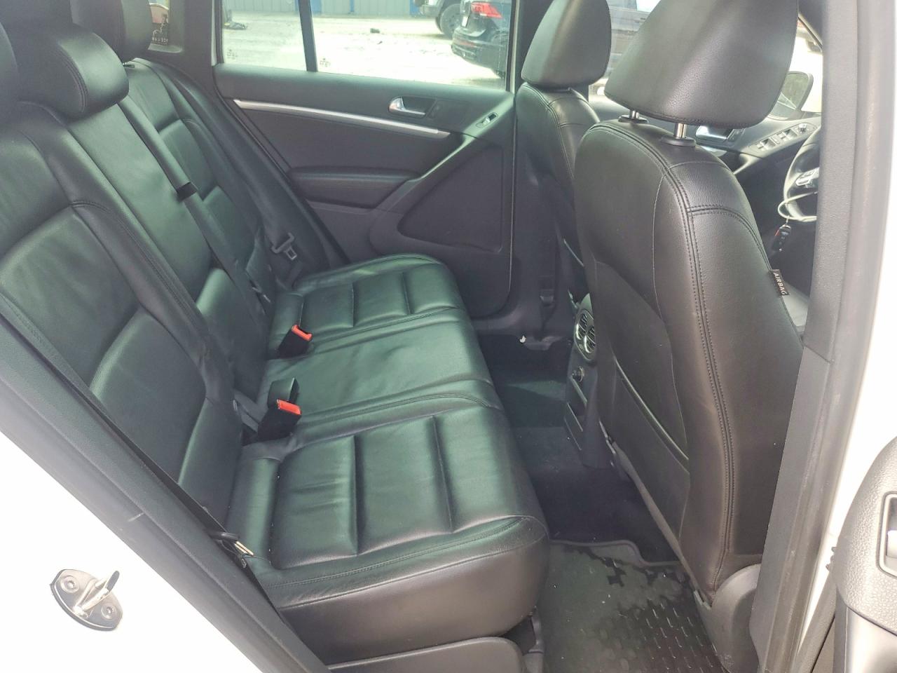 2014 Volkswagen Tiguan S Белый vin: WVGBV3AX5EW026066