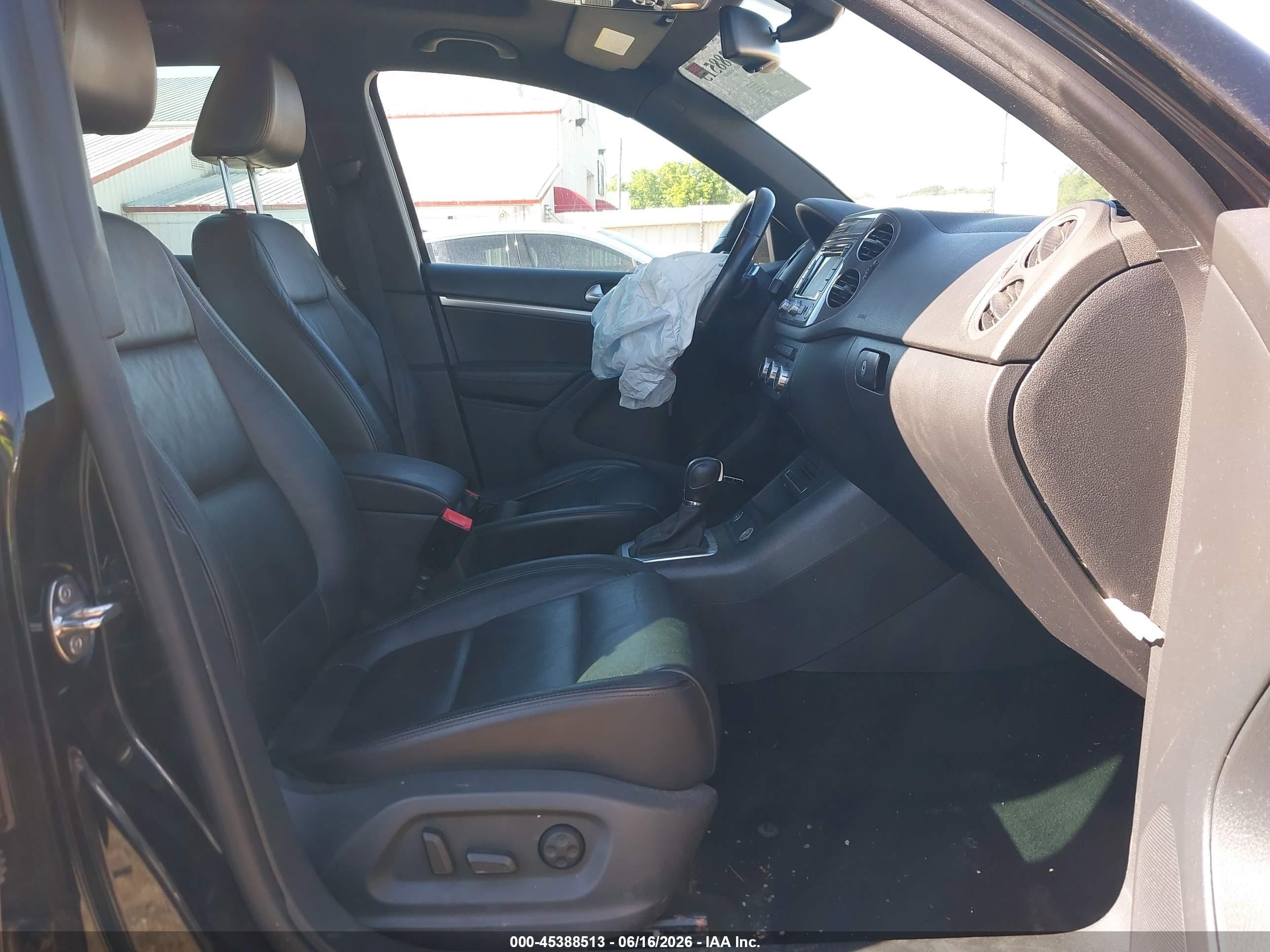 2014 Volkswagen Tiguan R-line Black vin: WVGBV3AX5EW099793