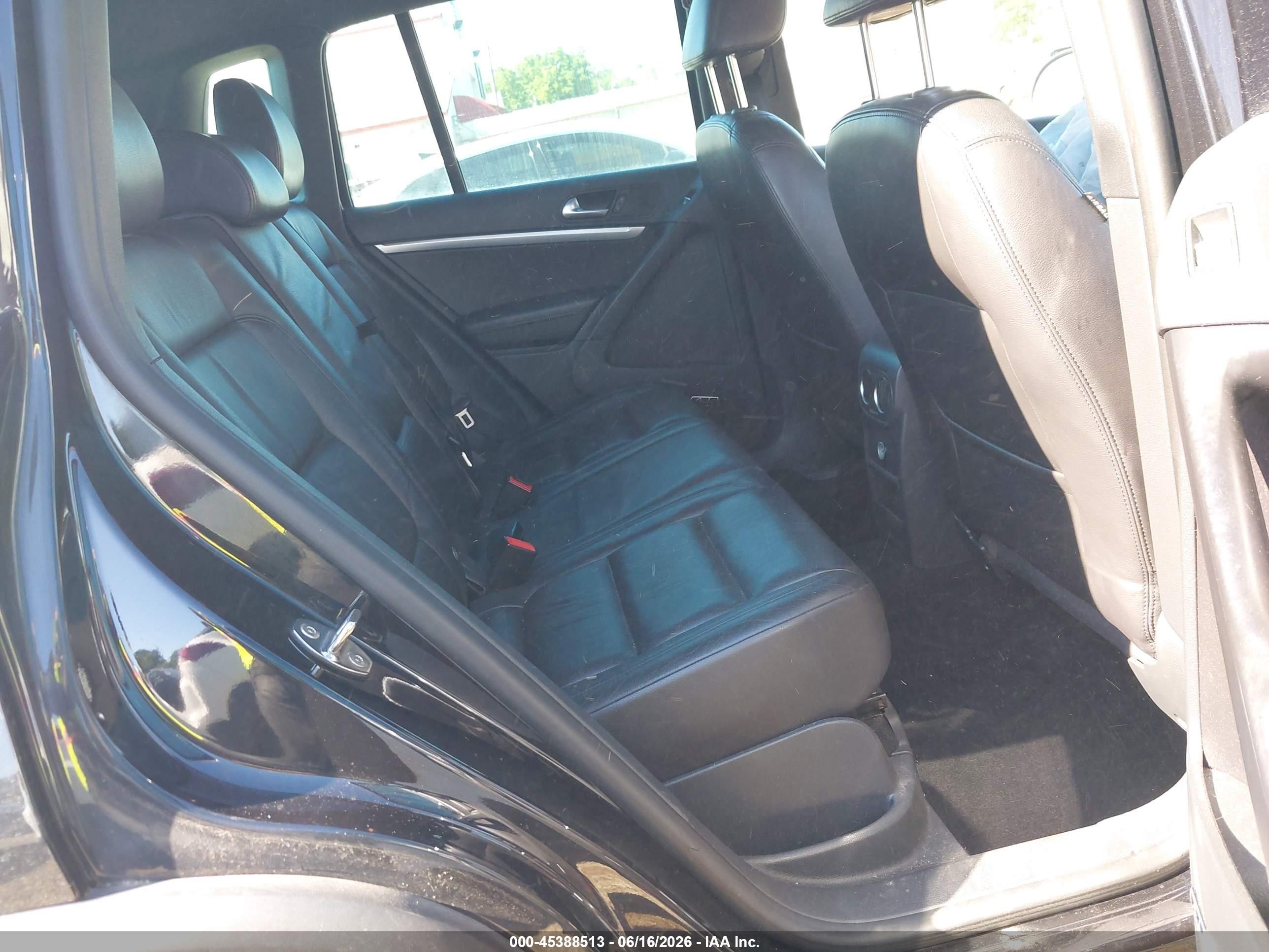 2014 Volkswagen Tiguan R-line Black vin: WVGBV3AX5EW099793