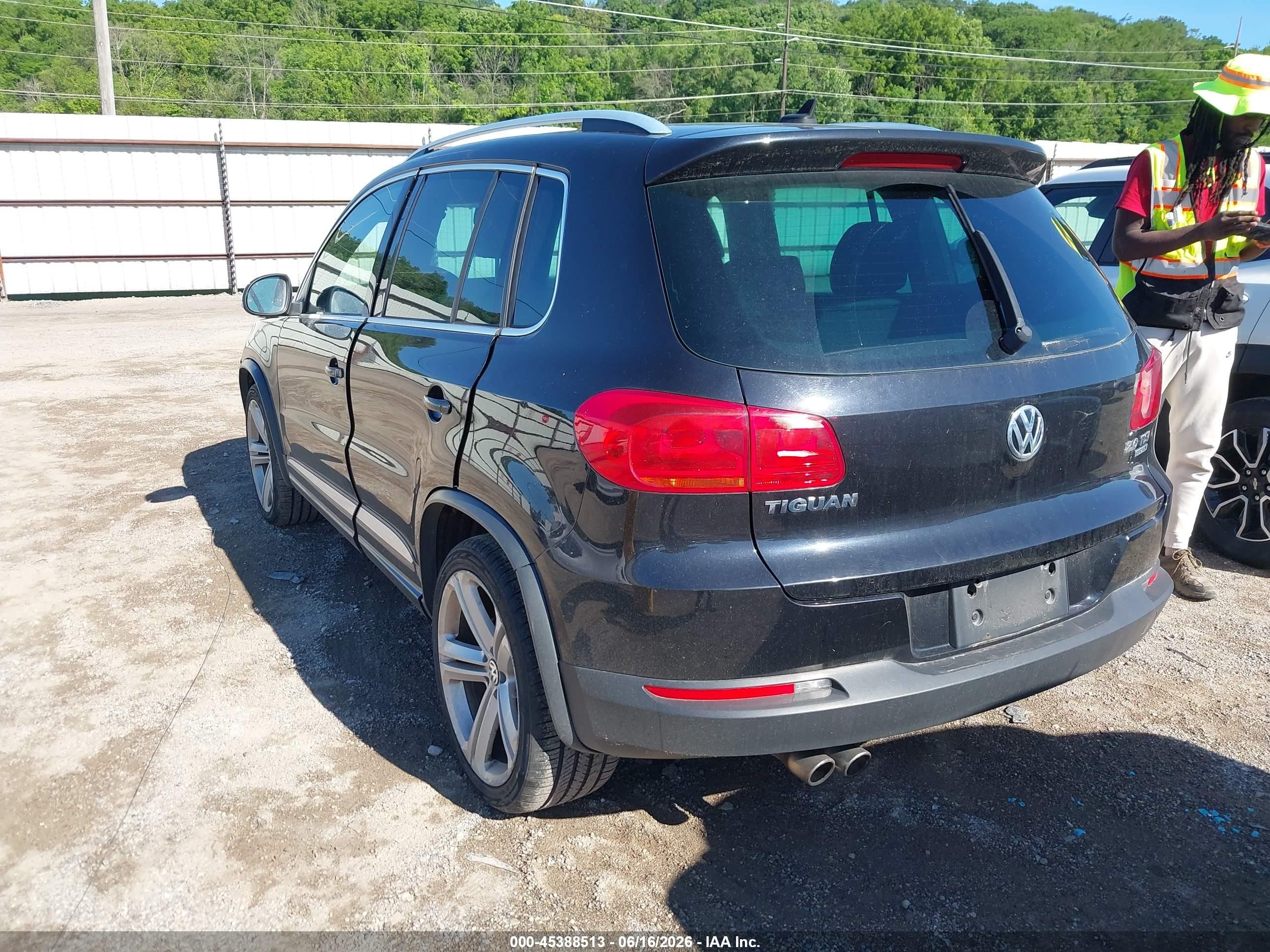 2014 Volkswagen Tiguan R-line Black vin: WVGBV3AX5EW099793