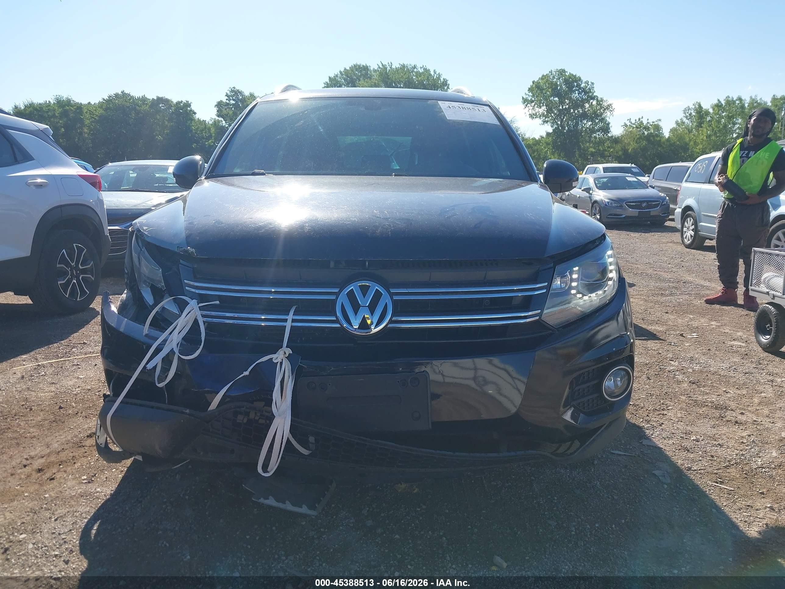 2014 Volkswagen Tiguan R-line Black vin: WVGBV3AX5EW099793