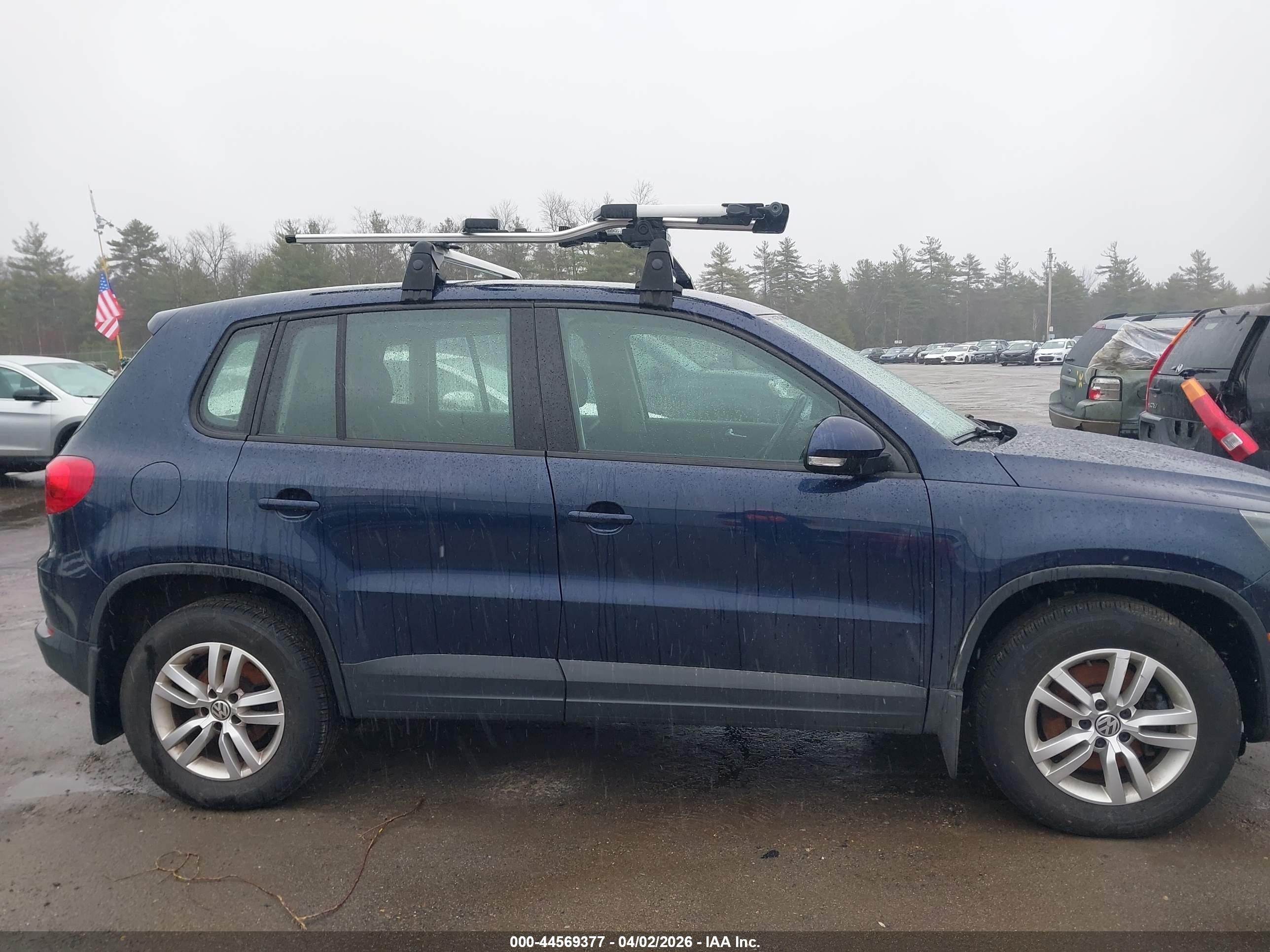 2014 Volkswagen Tiguan S Blue vin: WVGBV3AX5EW516801